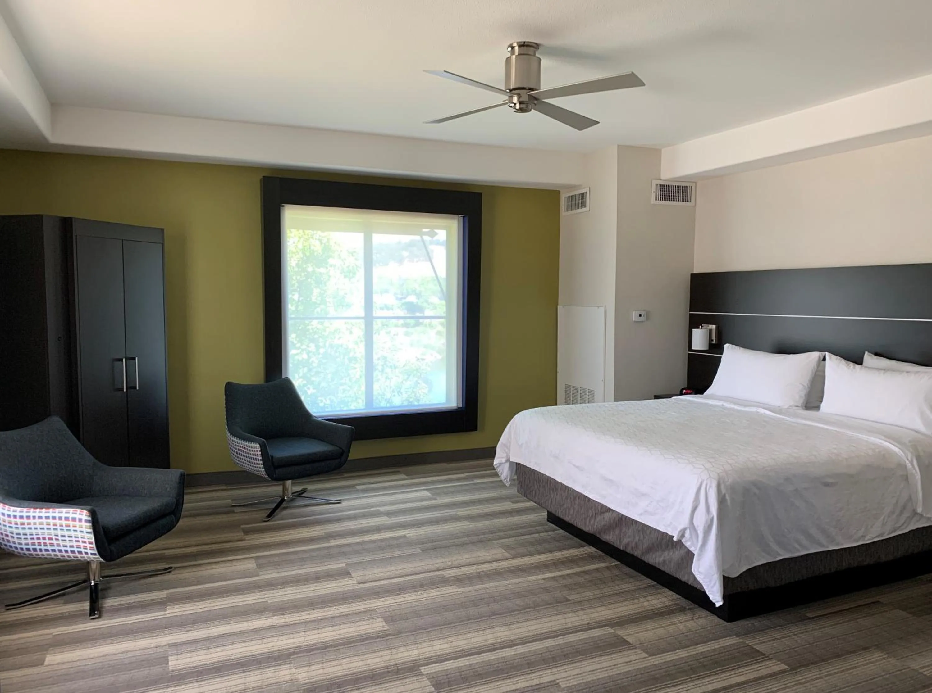 Photo of the whole room, Bed in Holiday Inn Express Hotel & Suites El Dorado Hills by IHG