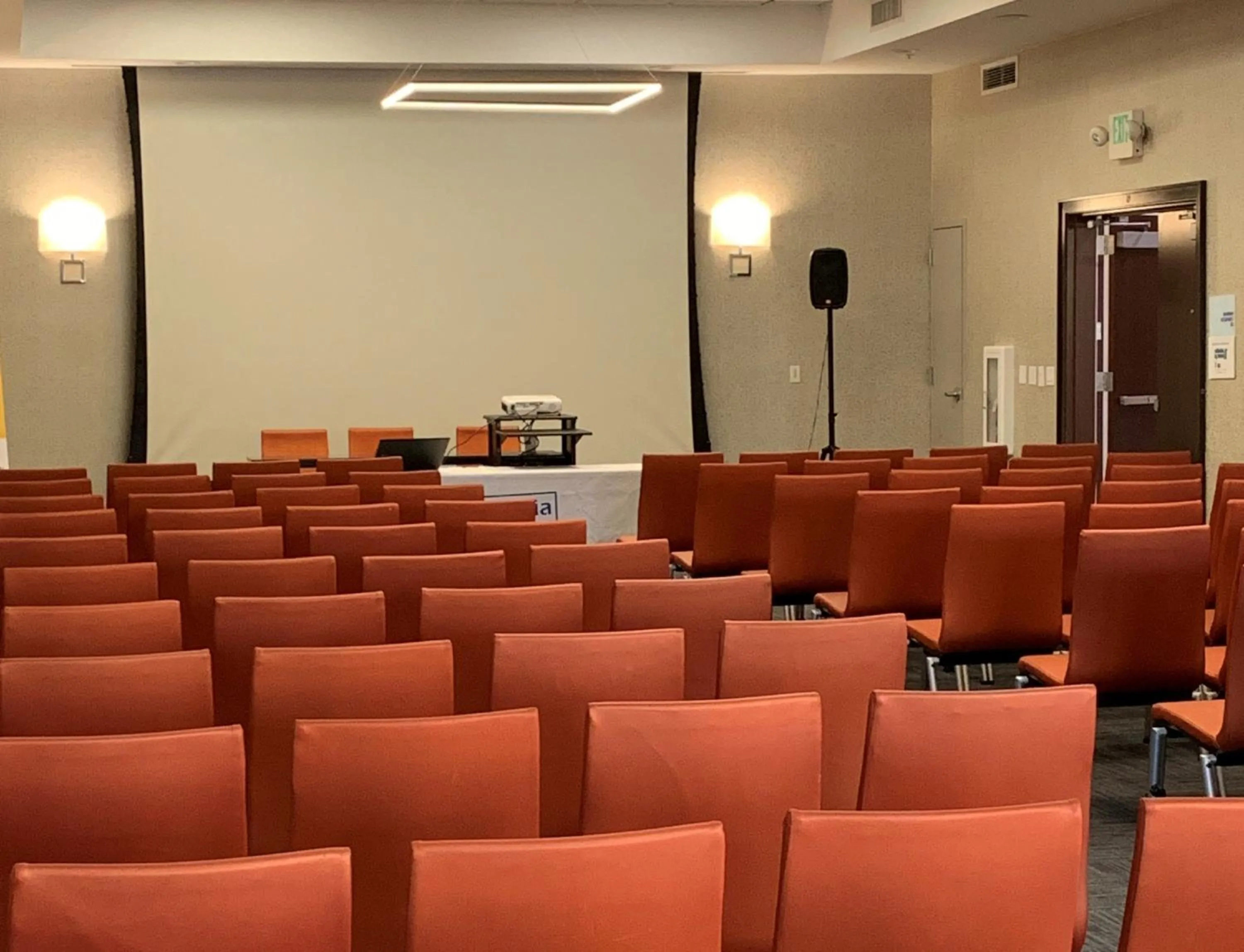 Meeting/conference room in Holiday Inn Express Hotel & Suites El Dorado Hills by IHG
