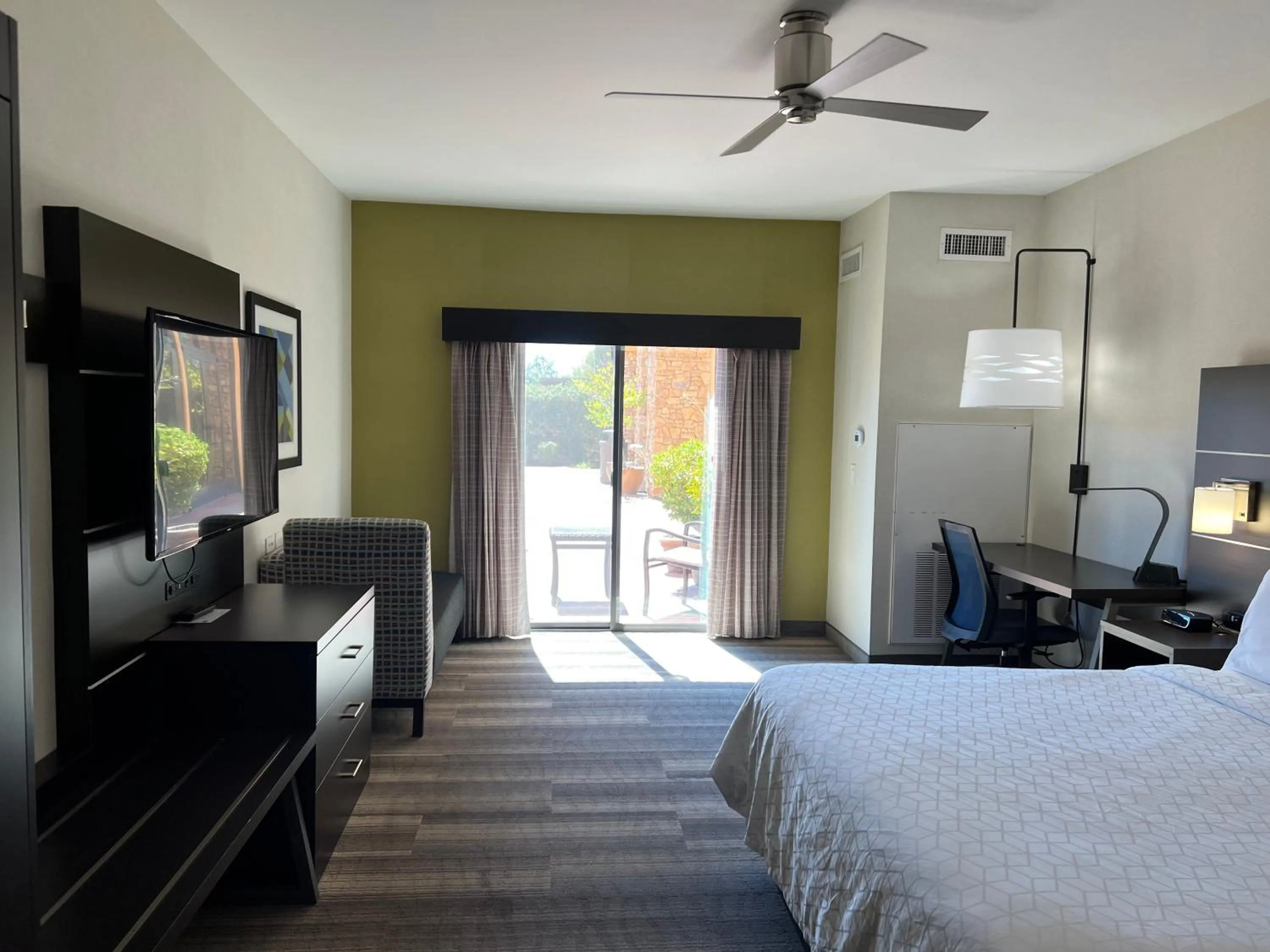 Photo of the whole room, Bed in Holiday Inn Express Hotel & Suites El Dorado Hills by IHG