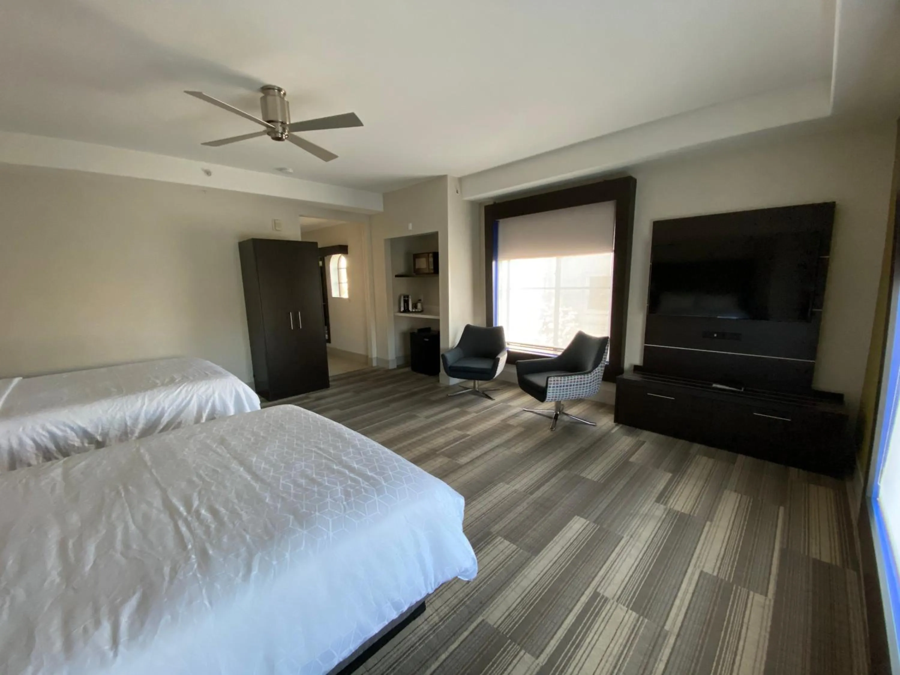 Photo of the whole room, Bed in Holiday Inn Express Hotel & Suites El Dorado Hills by IHG