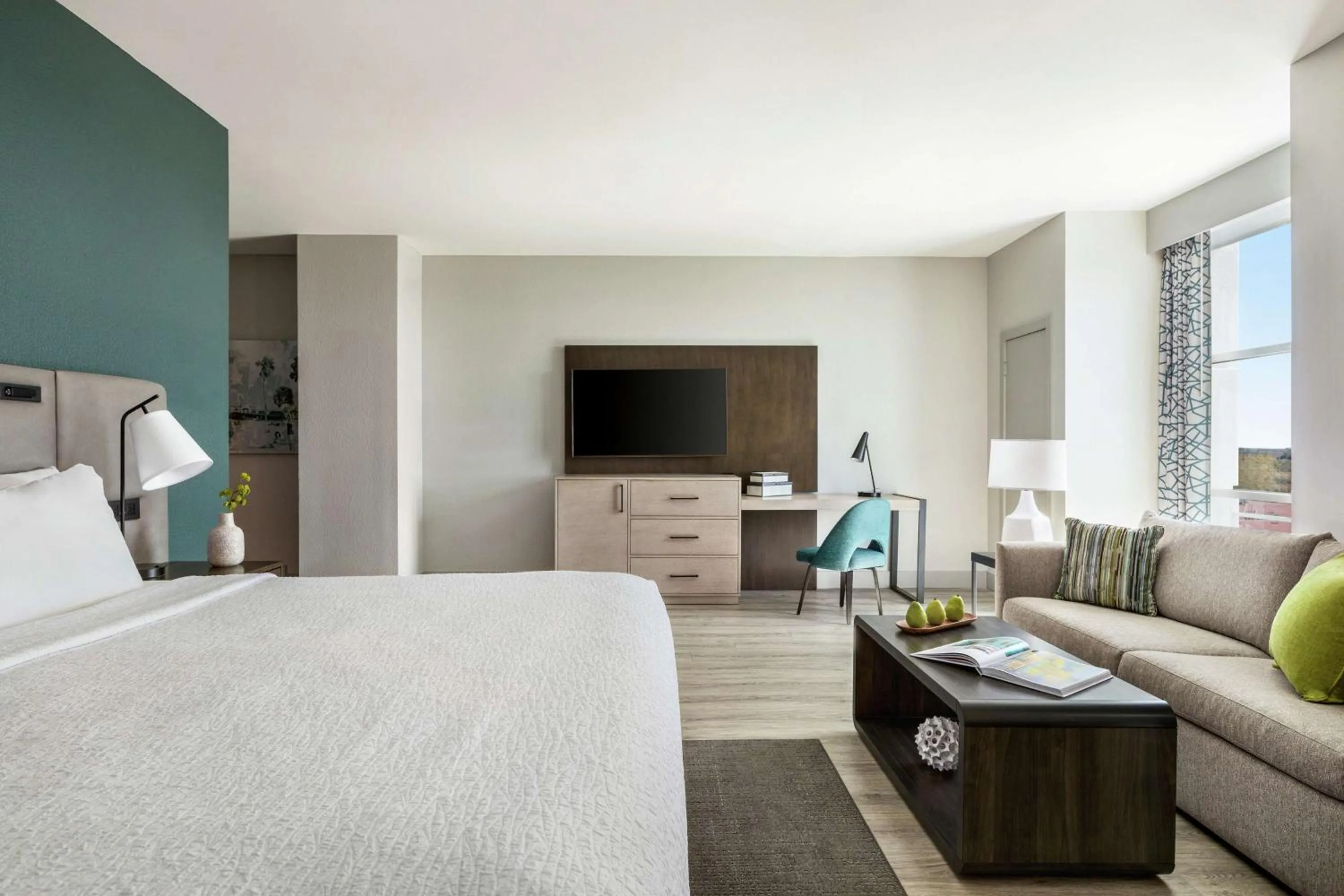 Bedroom, Bed in Hotel Alba Tampa, Tapestry Collection By Hilton