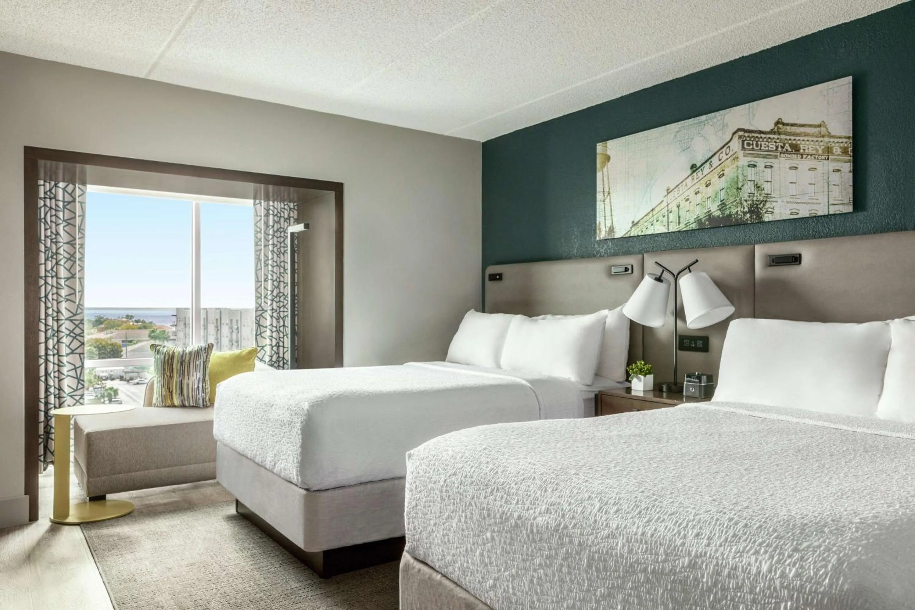 Living room, Bed in Hotel Alba Tampa, Tapestry Collection By Hilton