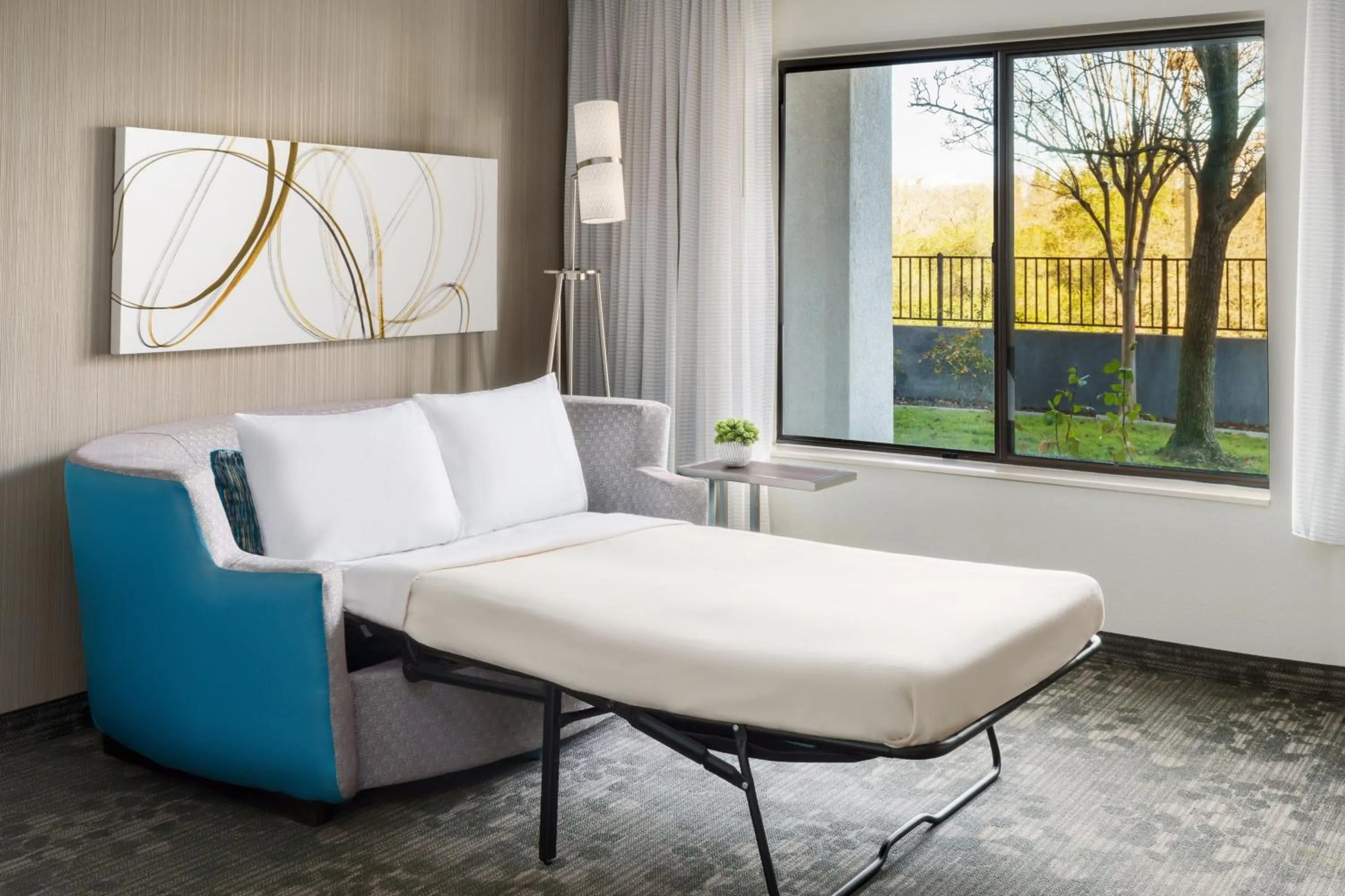 Photo of the whole room in Courtyard by Marriott Roseville