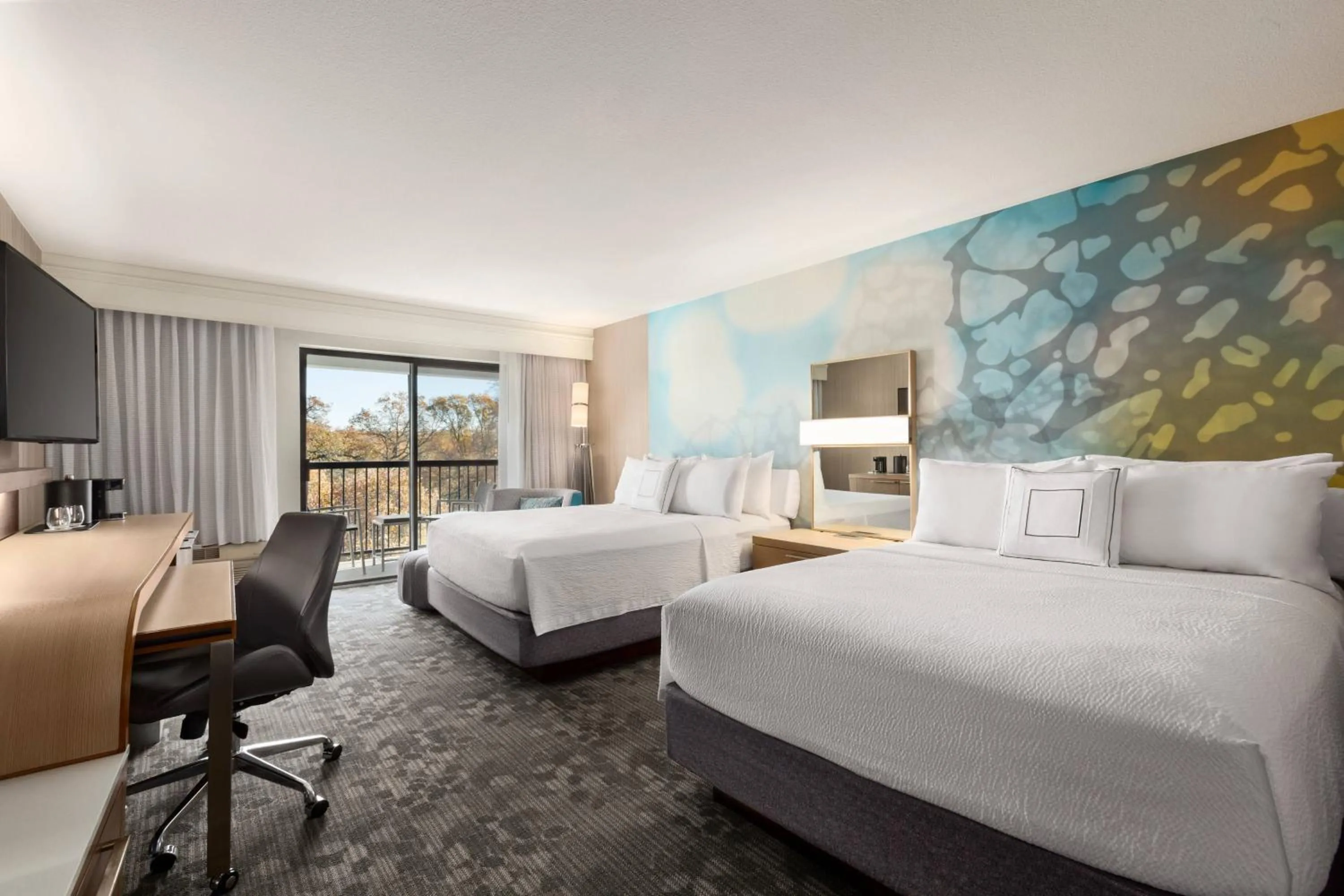 Photo of the whole room, Bed in Courtyard by Marriott Roseville