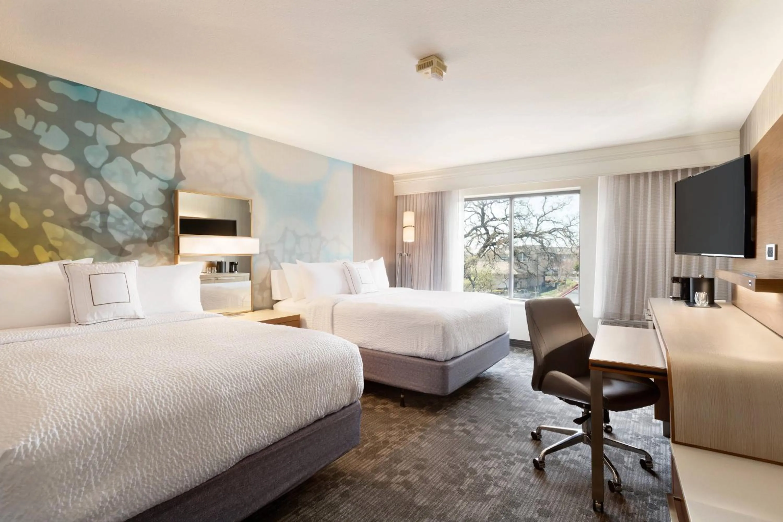 Photo of the whole room, Bed in Courtyard by Marriott Roseville