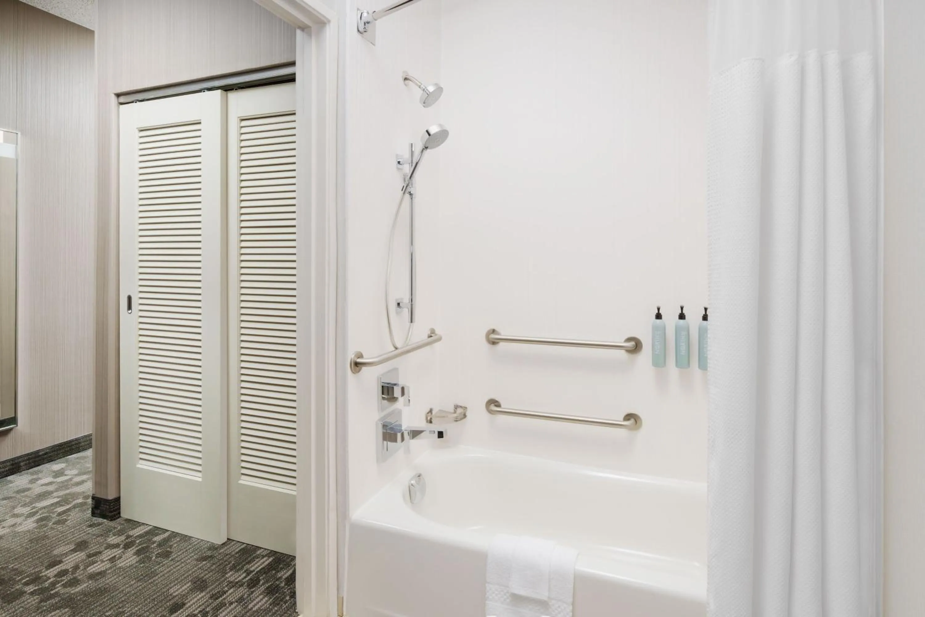 Bathroom in Courtyard by Marriott Roseville