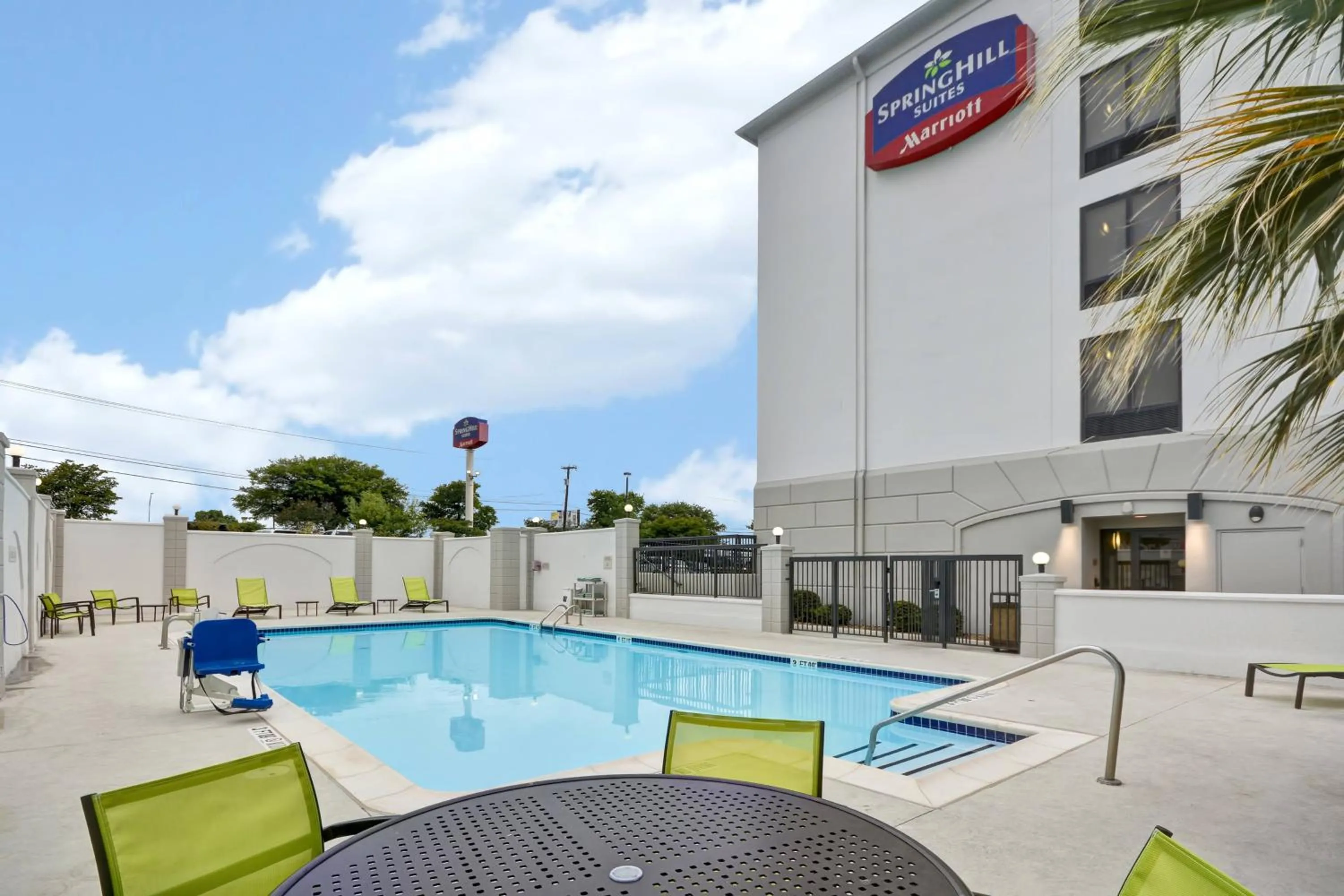 Swimming pool in SpringHill Suites by Marriott San Antonio Medical Center/Northwest