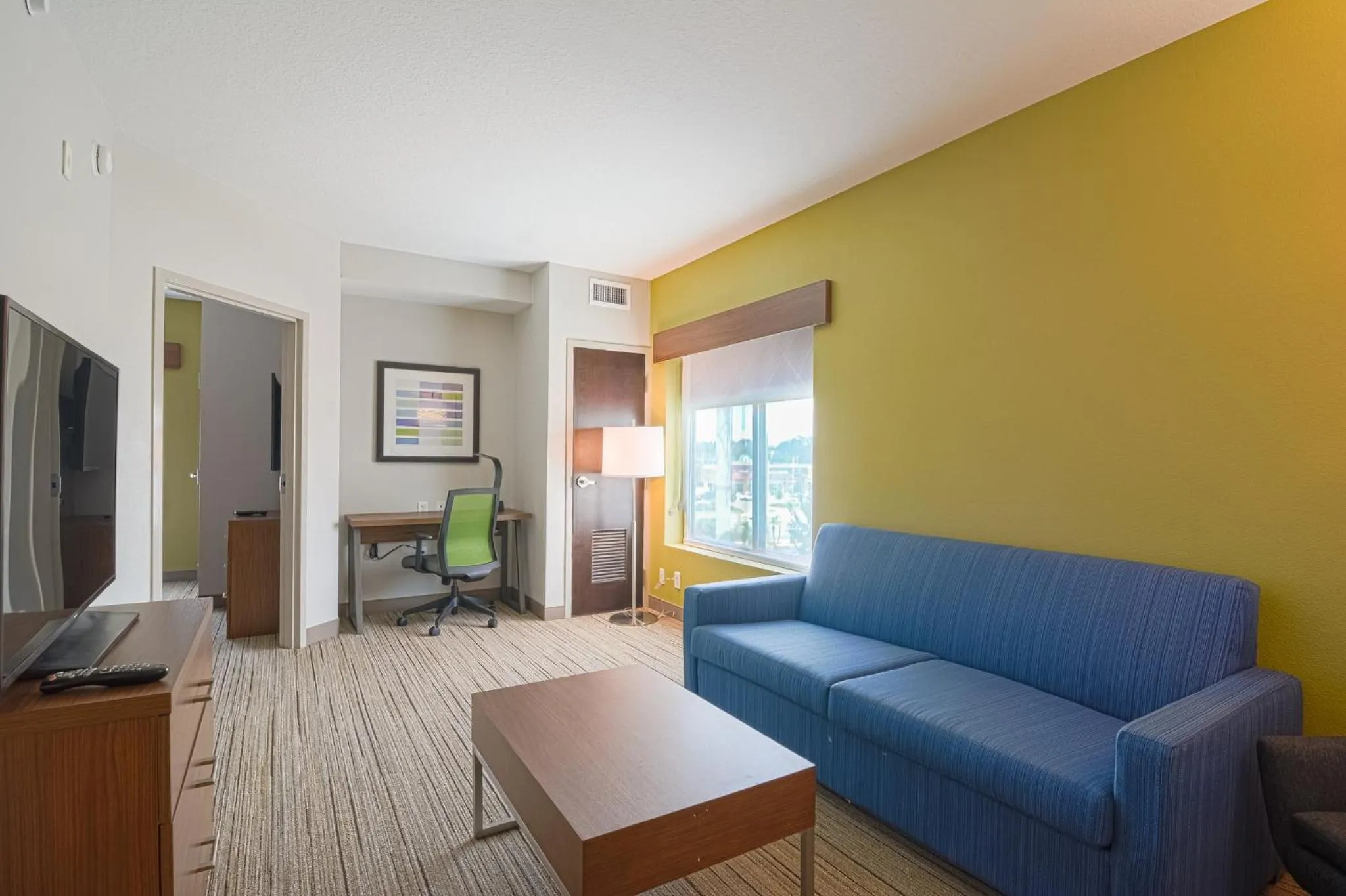 Bedroom in Holiday Inn Express Hotel & Suites Tampa-USF-Busch Gardens by IHG
