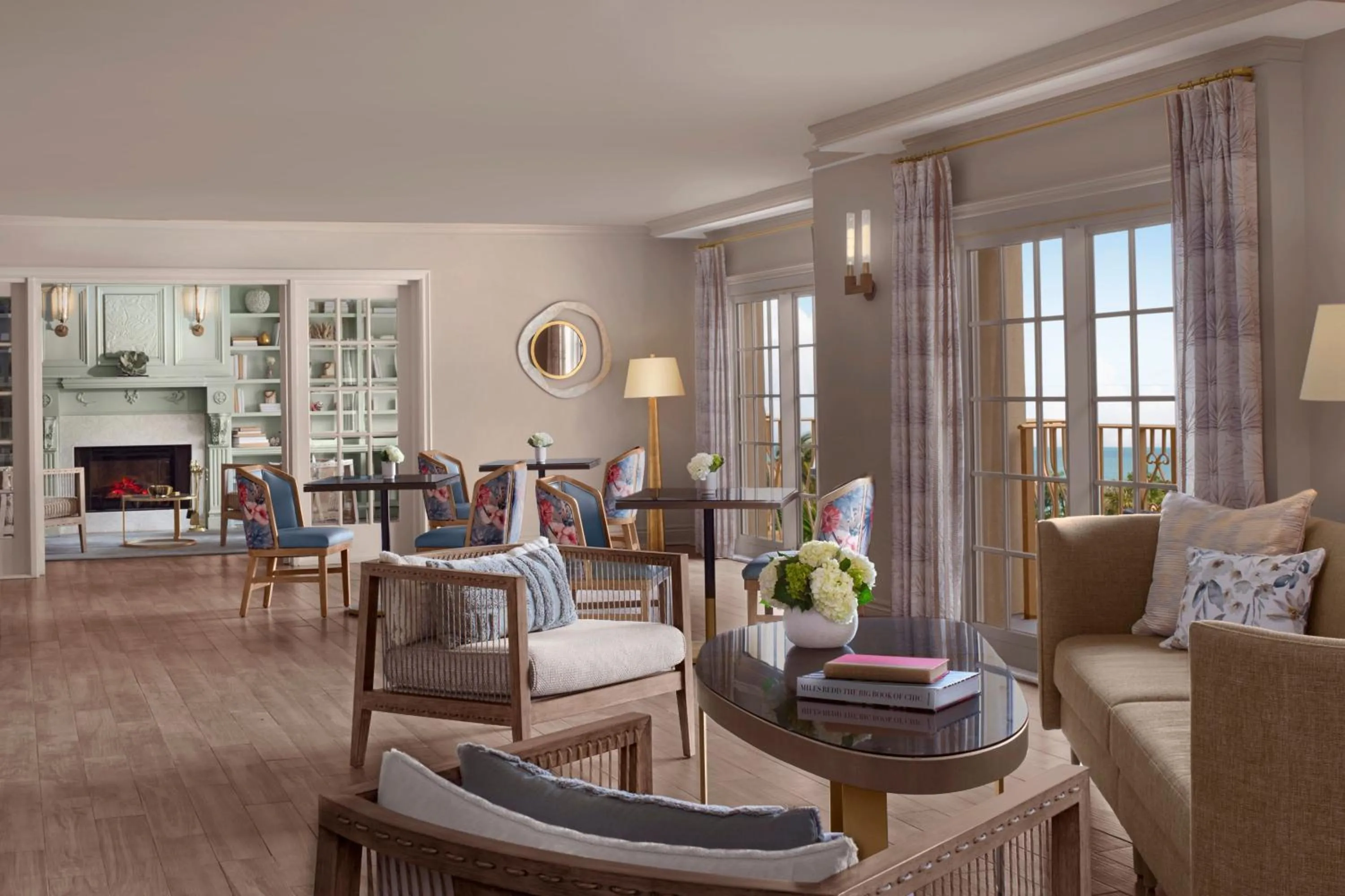 Lounge or bar in The Ritz-Carlton Naples