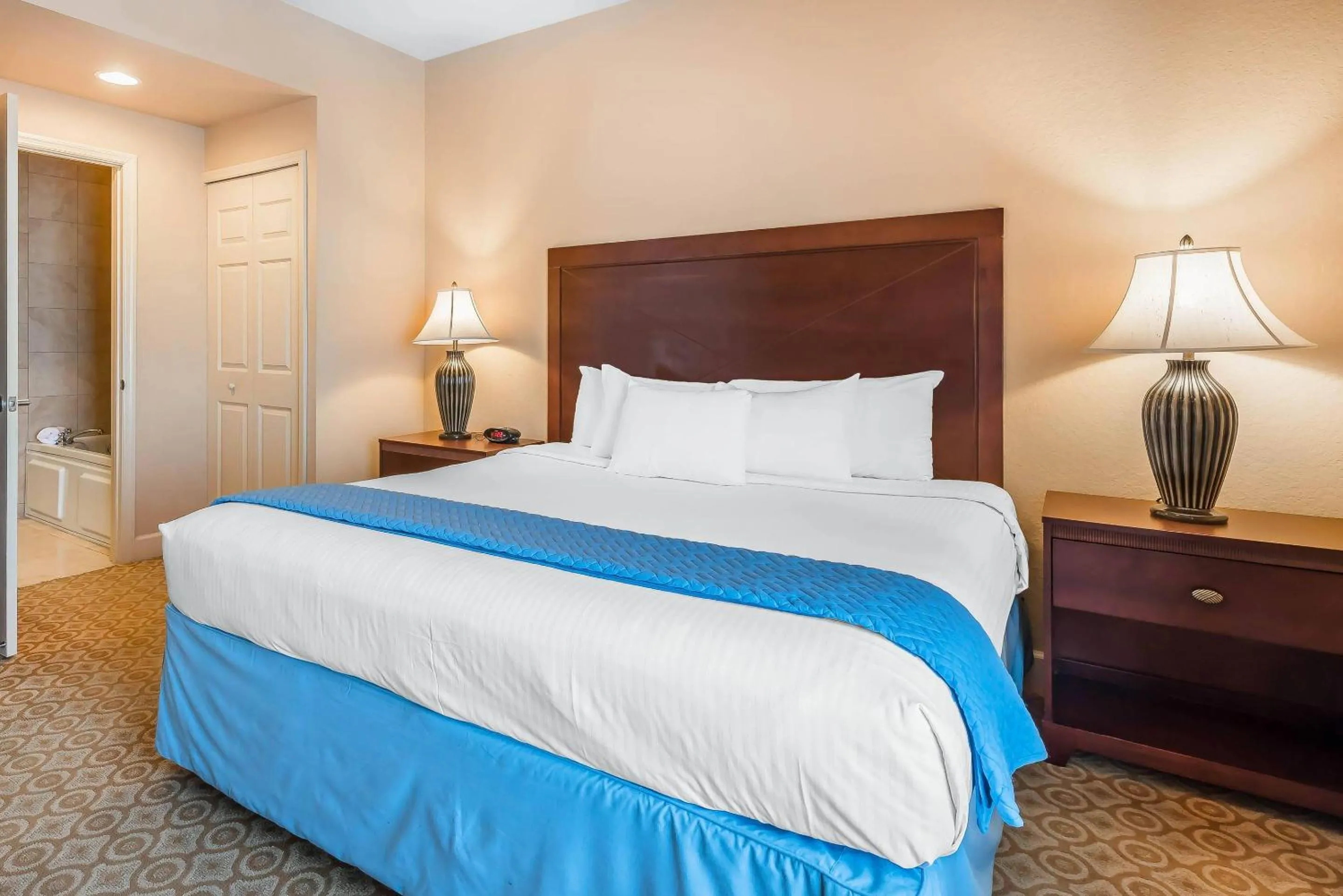 Bedroom, Bed in Bluegreen Vacations Fountains, an Ascend Collection Resort