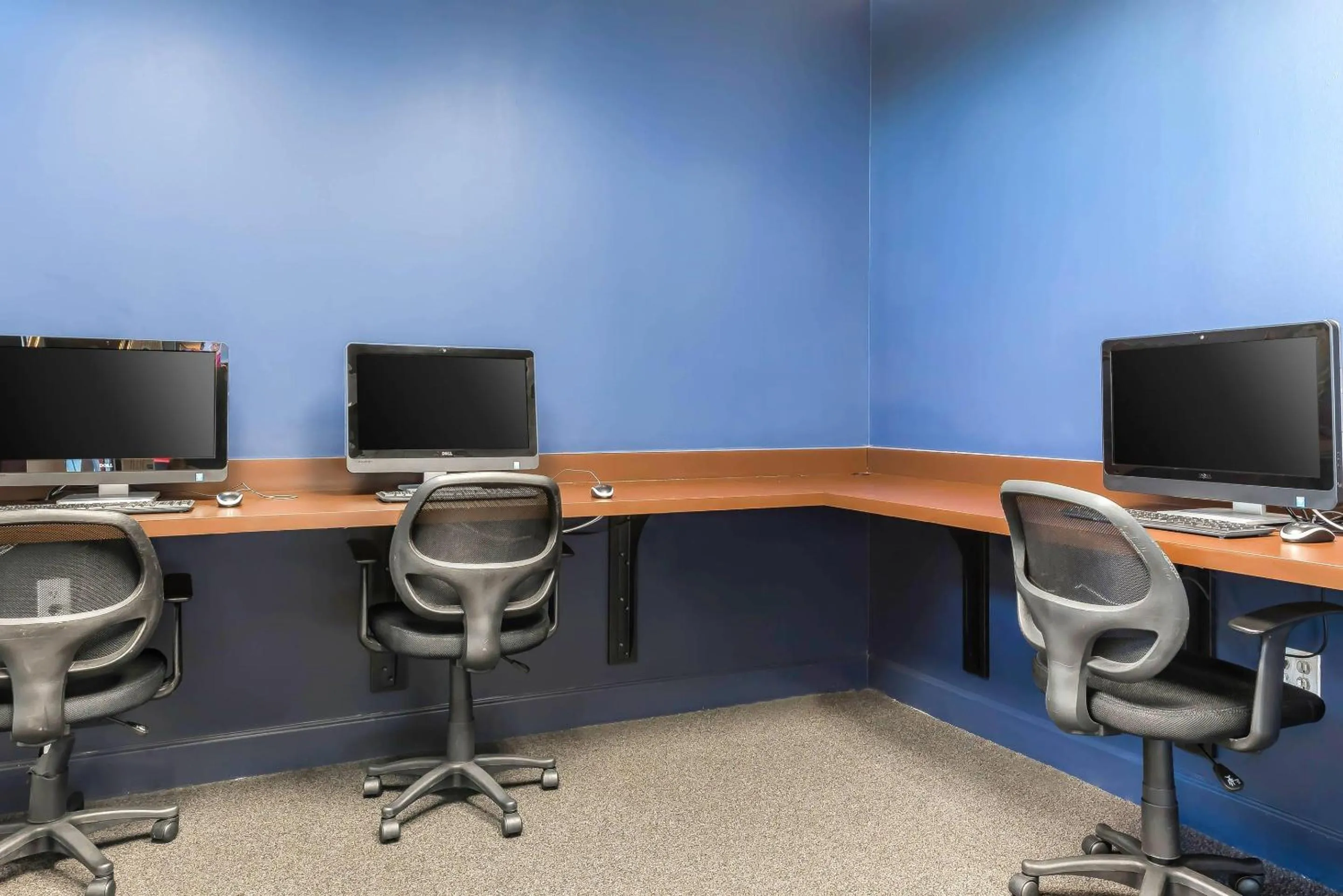 Business facilities in Bluegreen Vacations Fountains, an Ascend Collection Resort