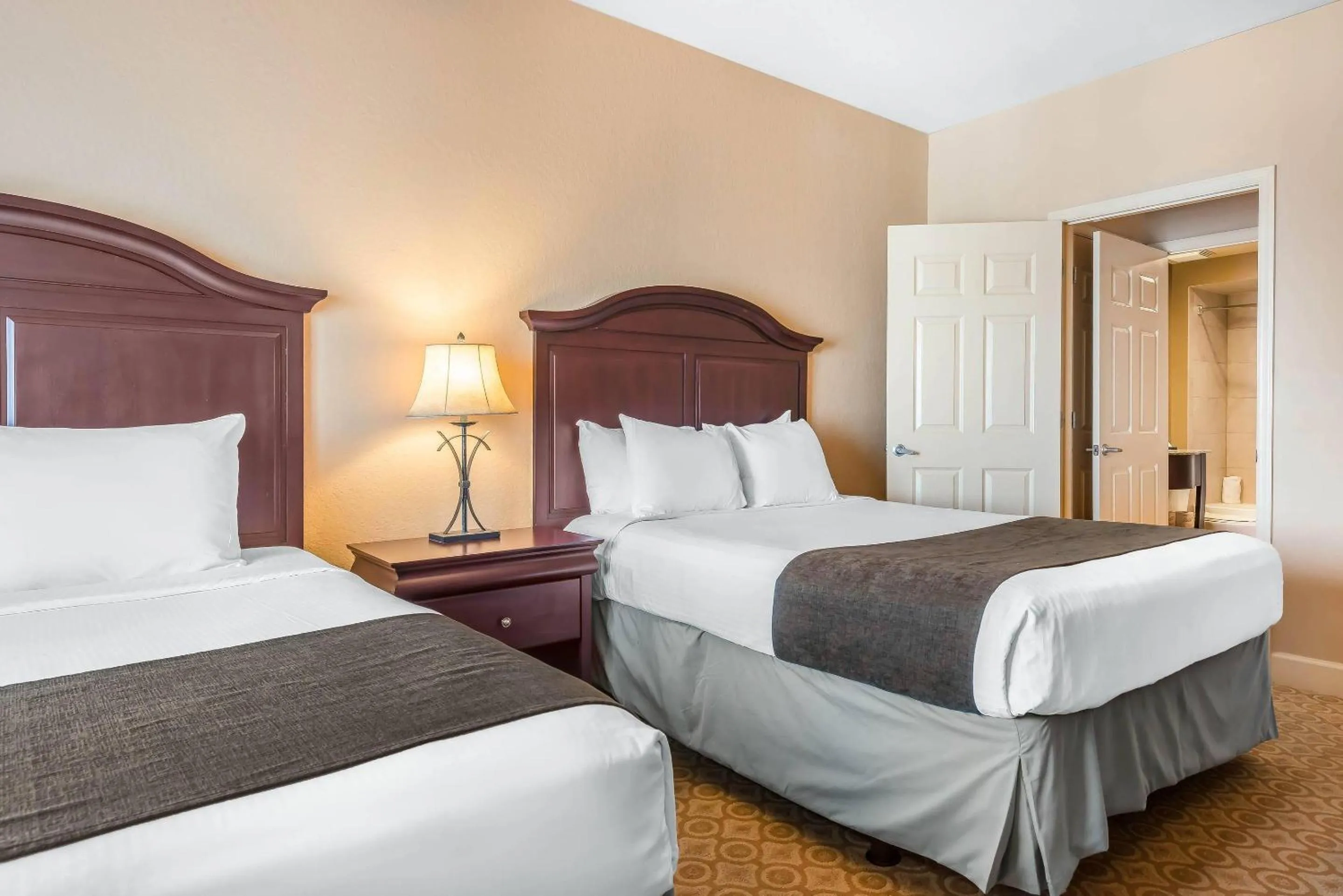 Bedroom, Bed in Bluegreen Vacations Fountains, an Ascend Collection Resort