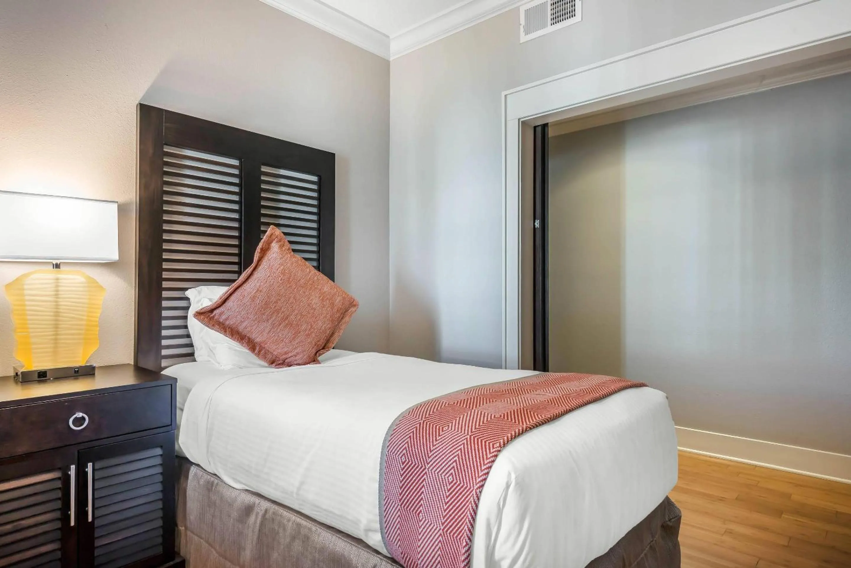 Bedroom, Bed in Bluegreen Vacations Fountains, an Ascend Collection Resort