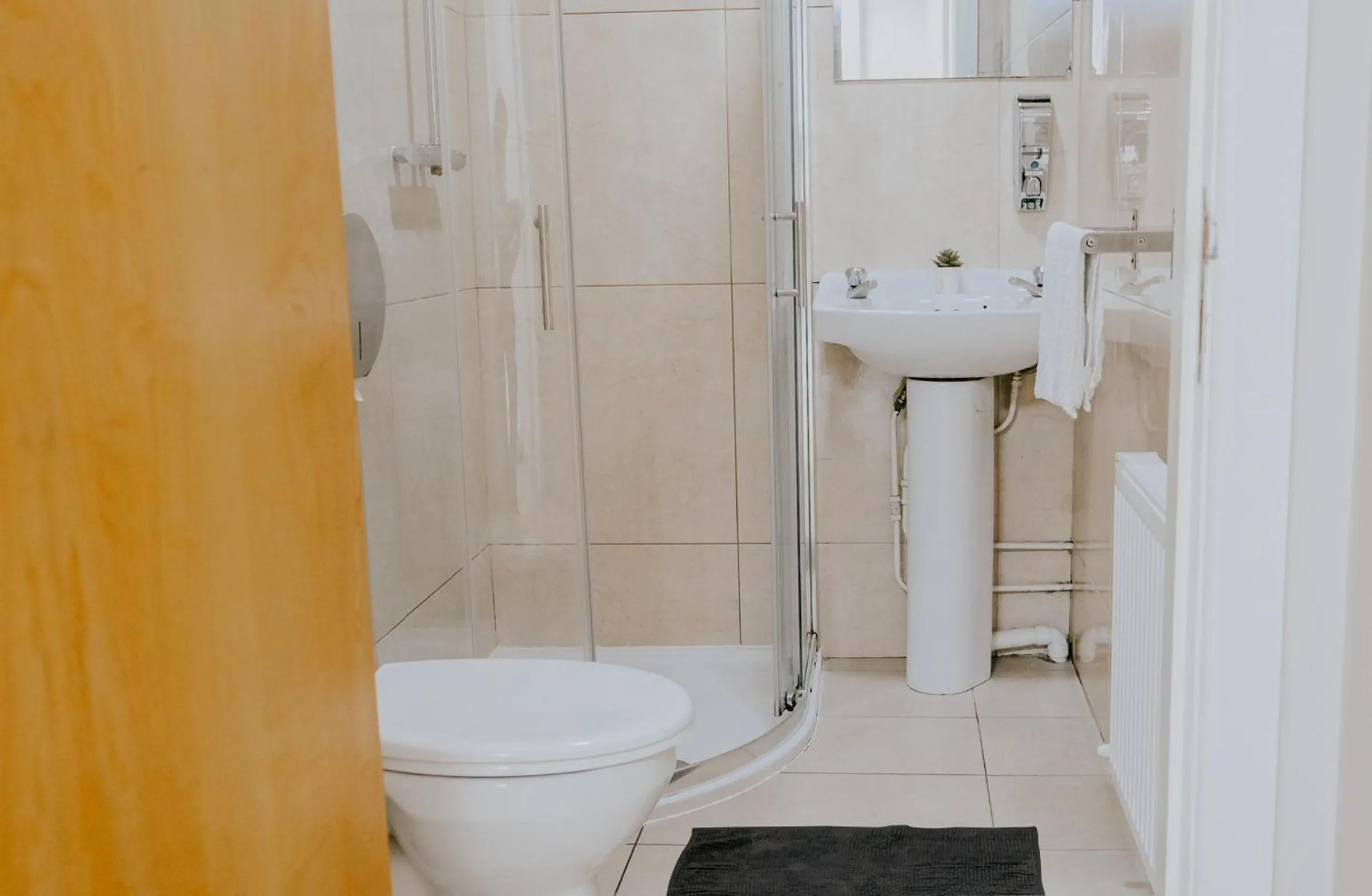 Toilet in Garden Lane Backpackers