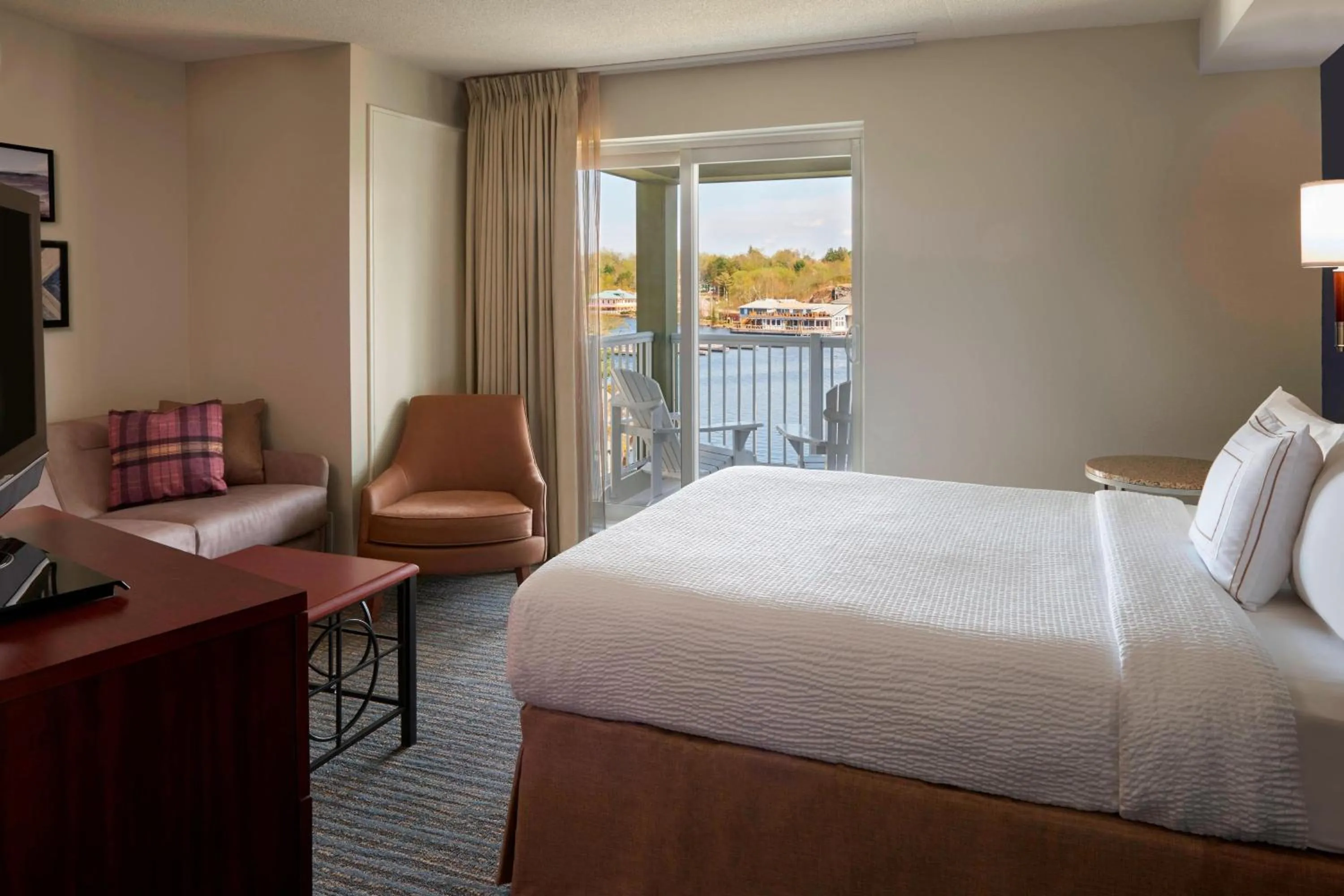 Photo of the whole room, Bed in Residence Inn by Marriott Gravenhurst Muskoka Wharf