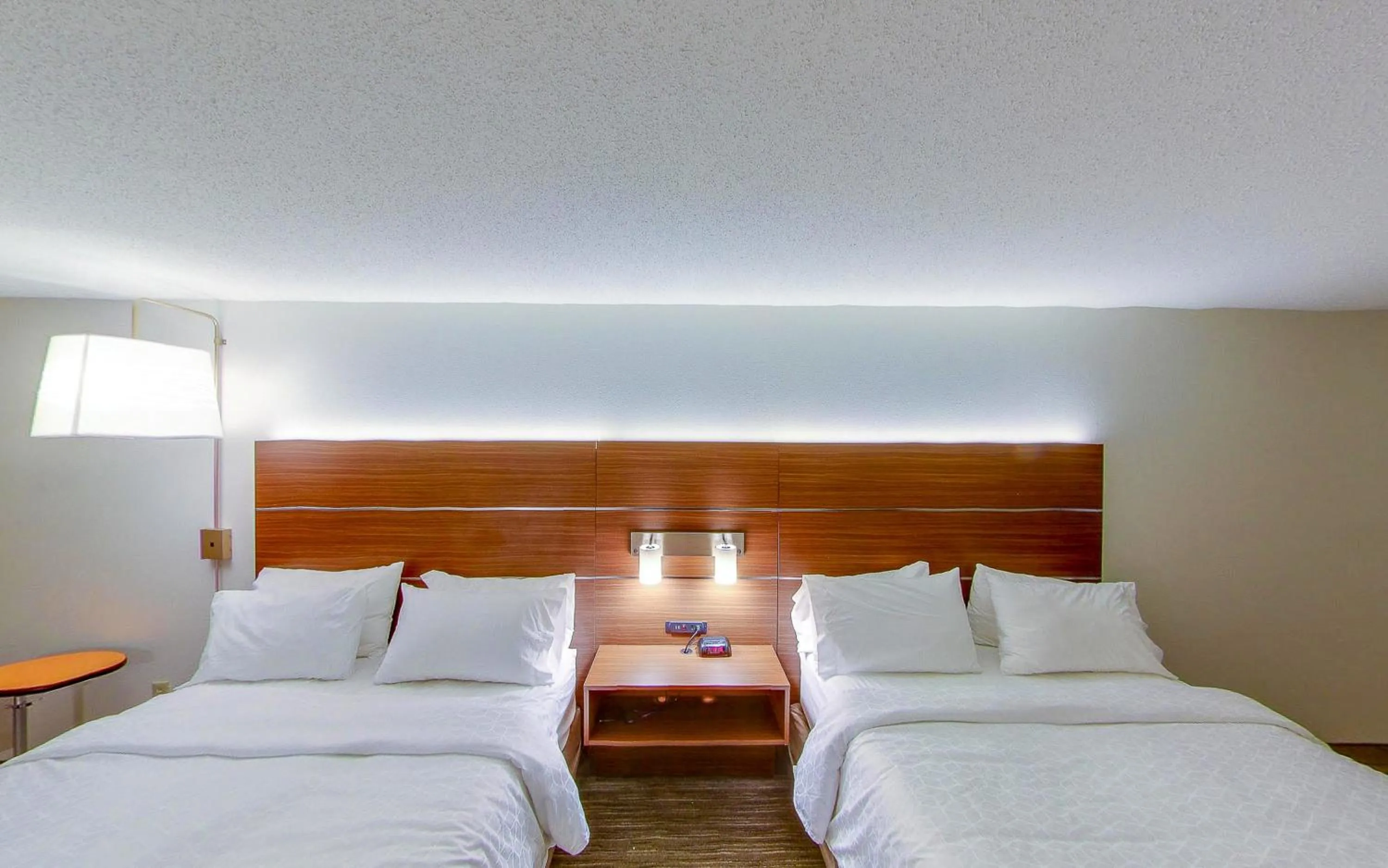 Photo of the whole room, Bed in Holiday Inn Express Fort Wayne - East - New Haven by IHG