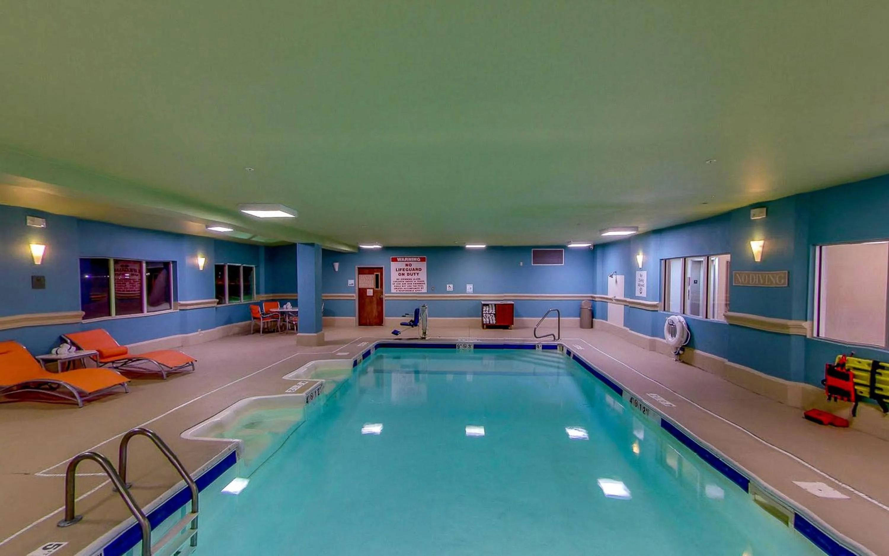 Swimming pool in Holiday Inn Express Fort Wayne - East - New Haven by IHG
