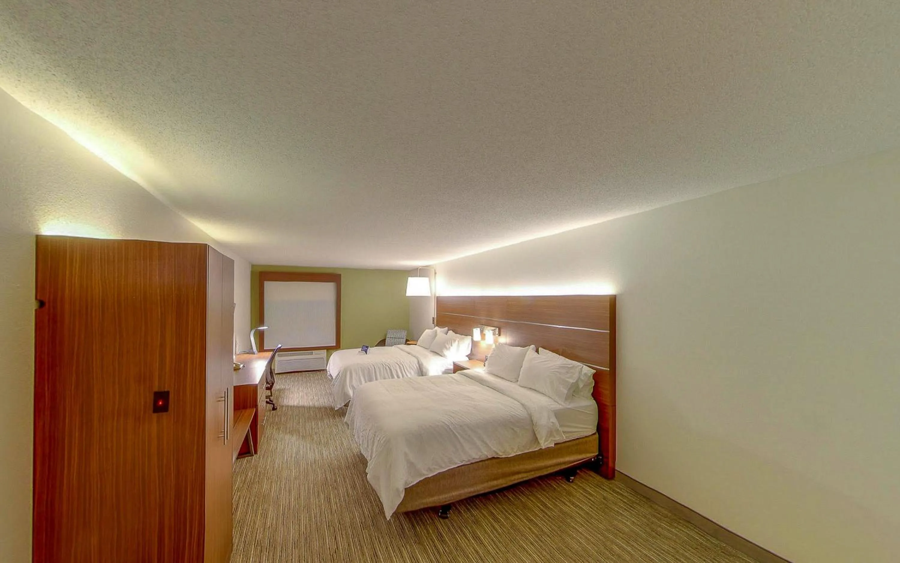 Photo of the whole room, Bed in Holiday Inn Express Fort Wayne - East - New Haven by IHG