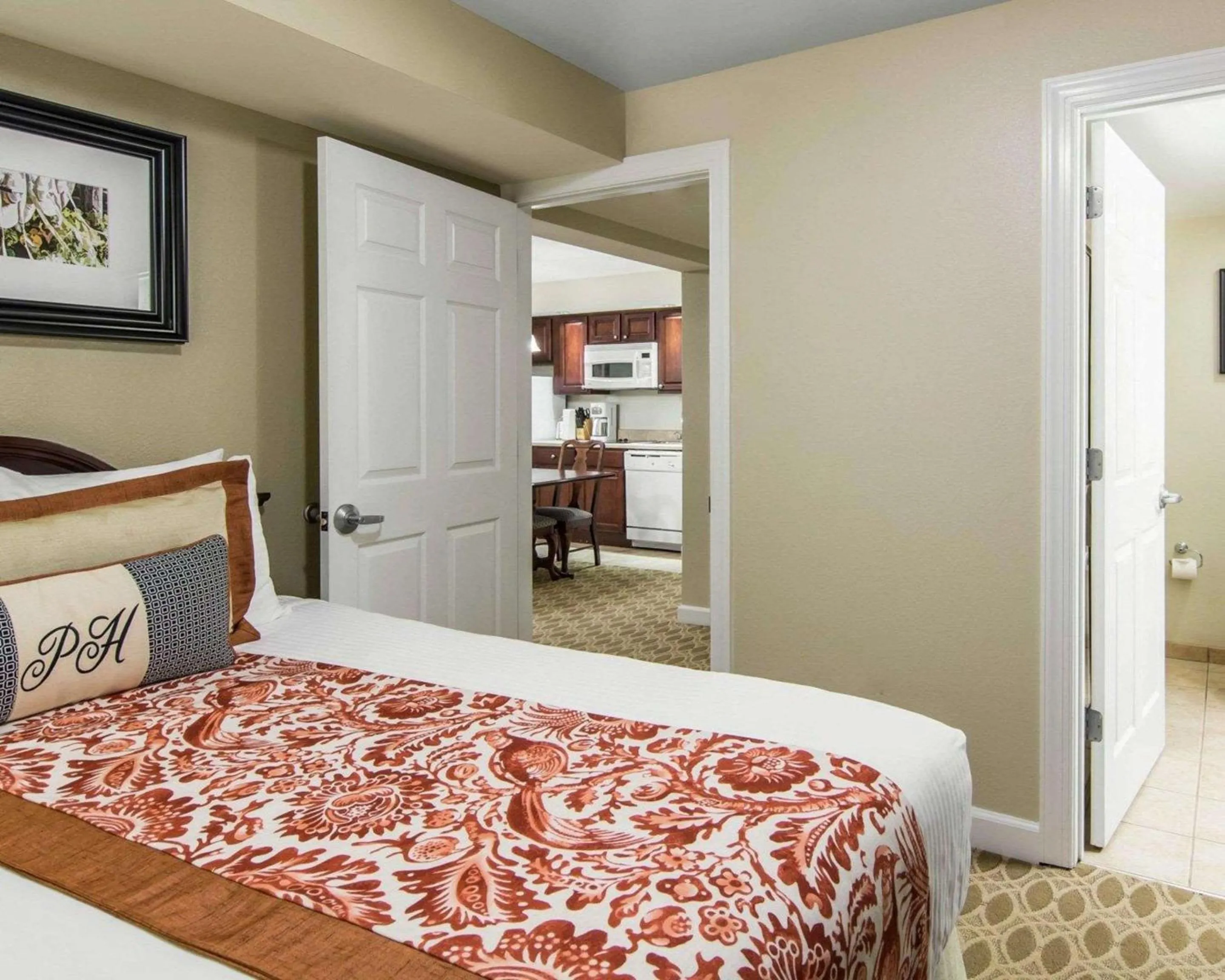Bedroom, Bed in Bluegreen Vacations Patrick Henry Square, an Ascend Collection Resort