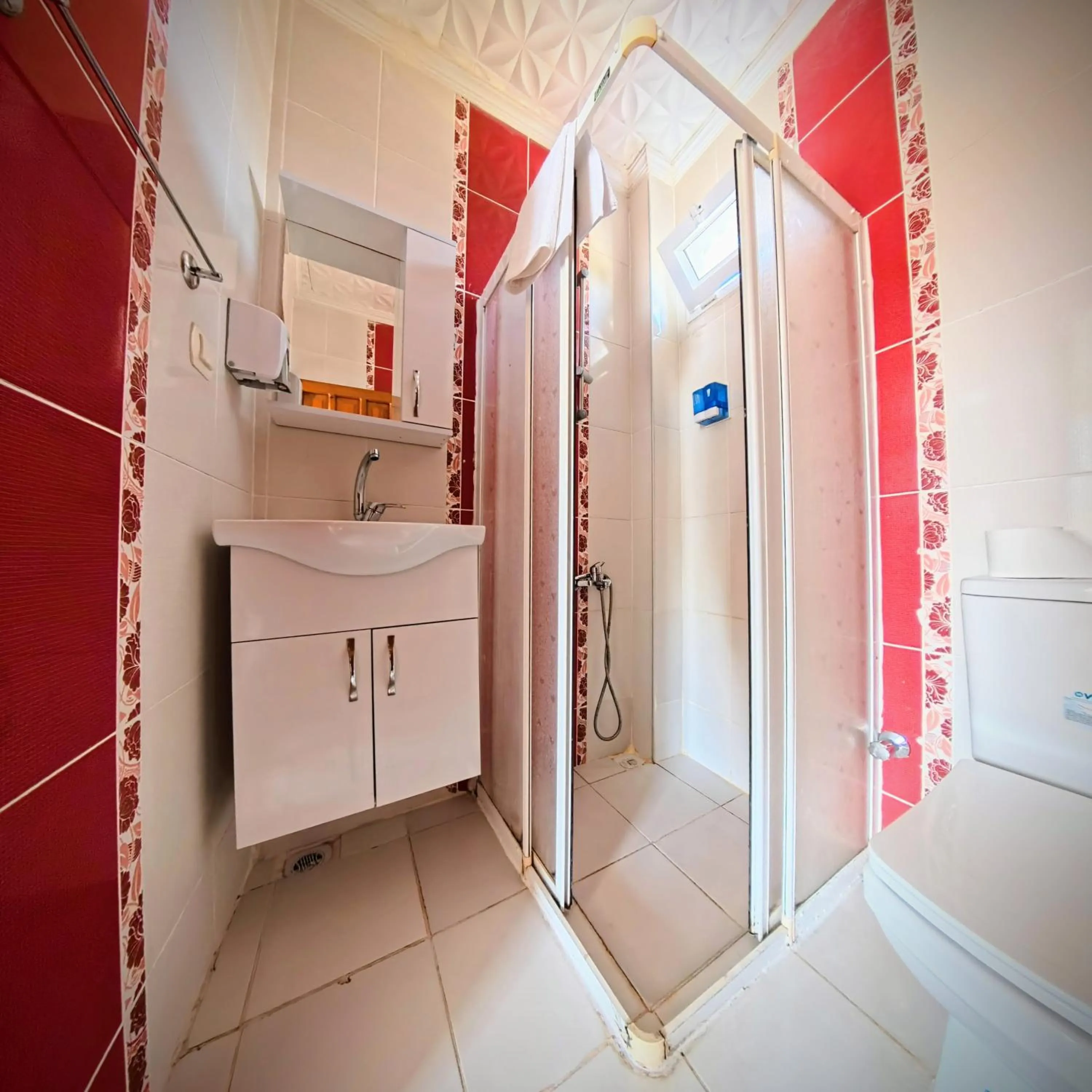 Shower in Kervansaray Hotel