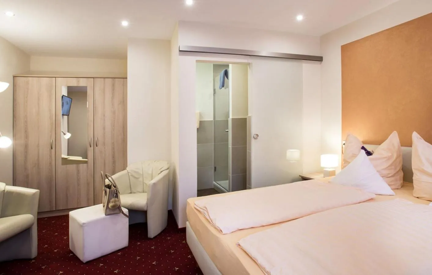 Photo of the whole room, Bed in Hotel Gasthof Zur Post