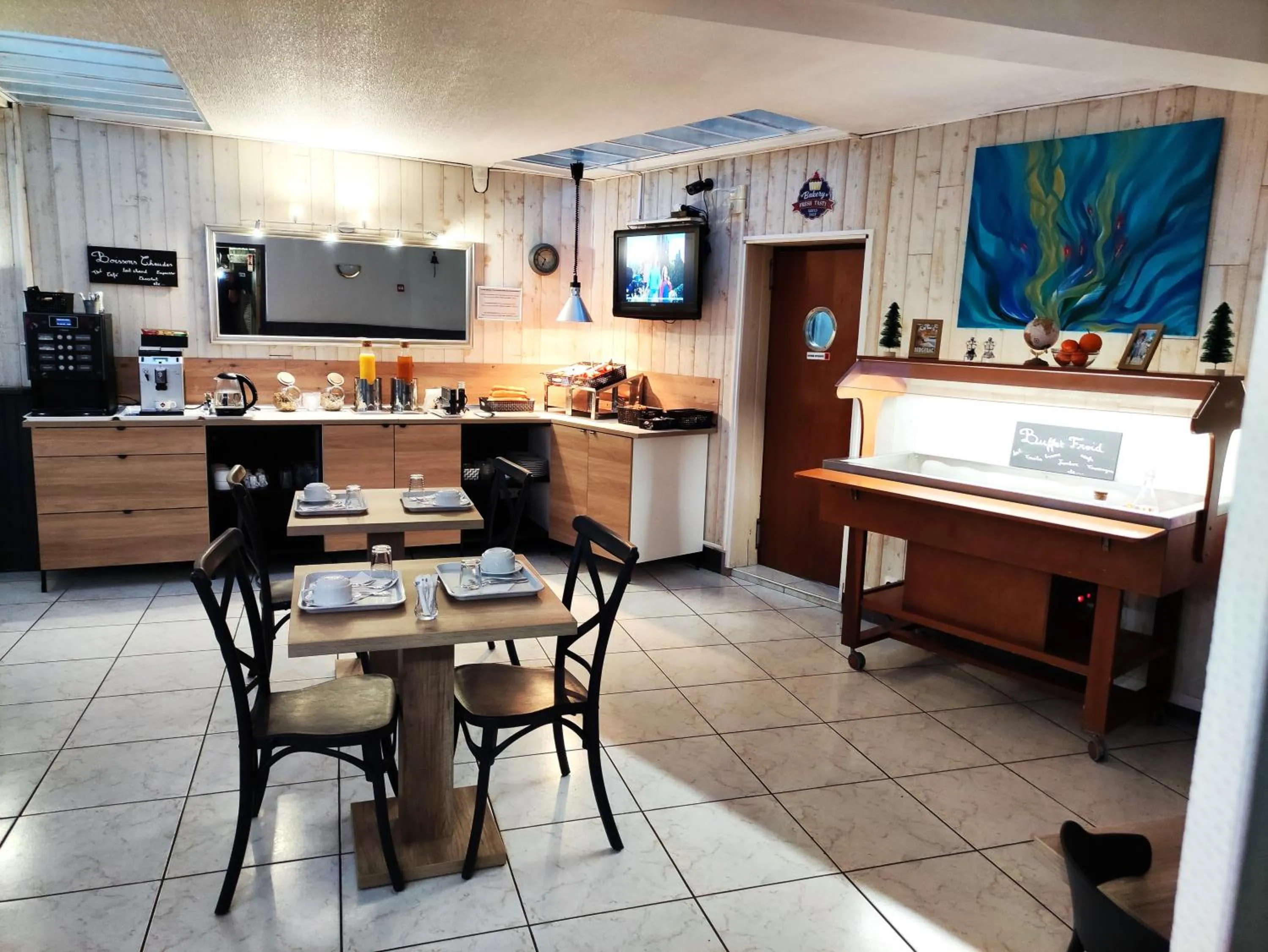 Breakfast in Hôtel Le P'tit Monde