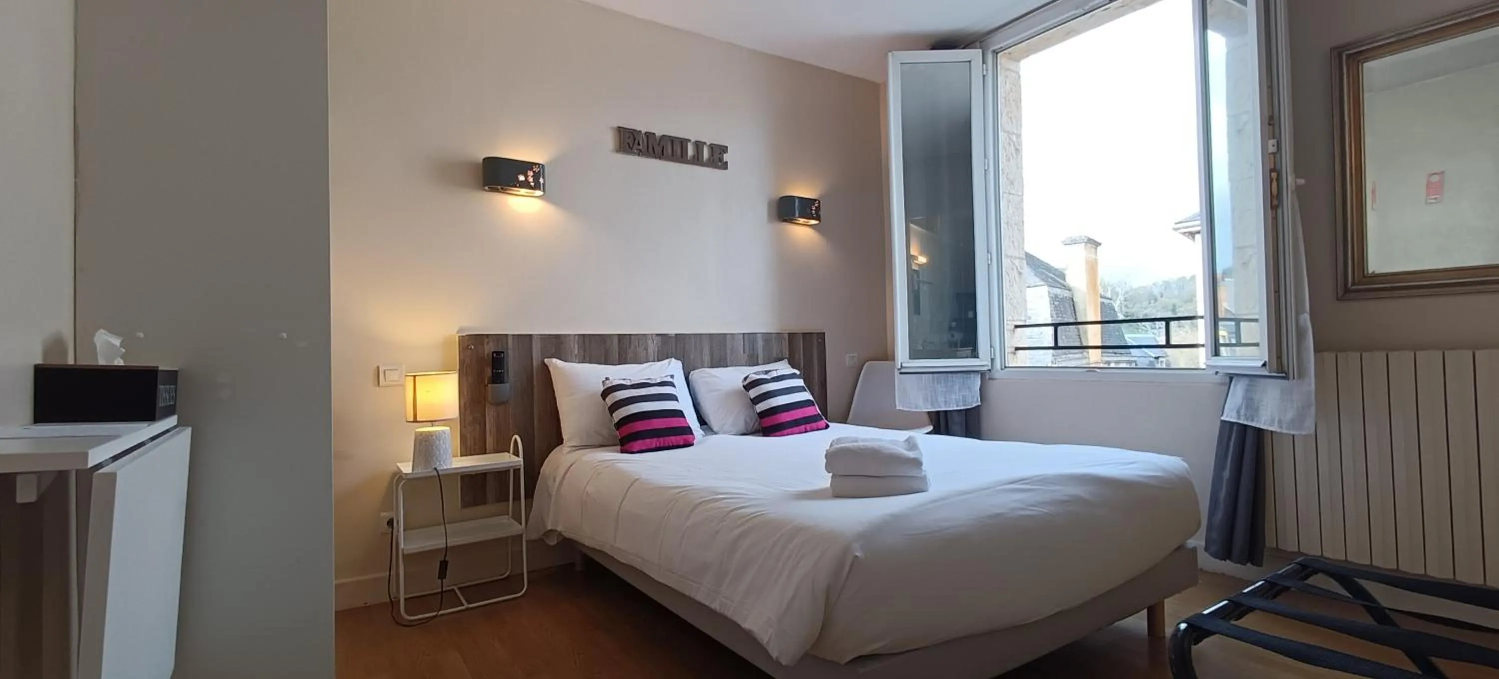 Bed in Hôtel Le P'tit Monde