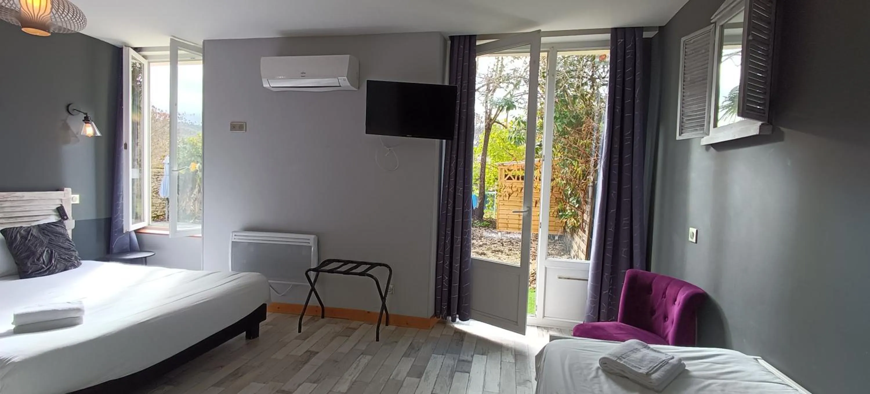 Bed in Hôtel Le P'tit Monde