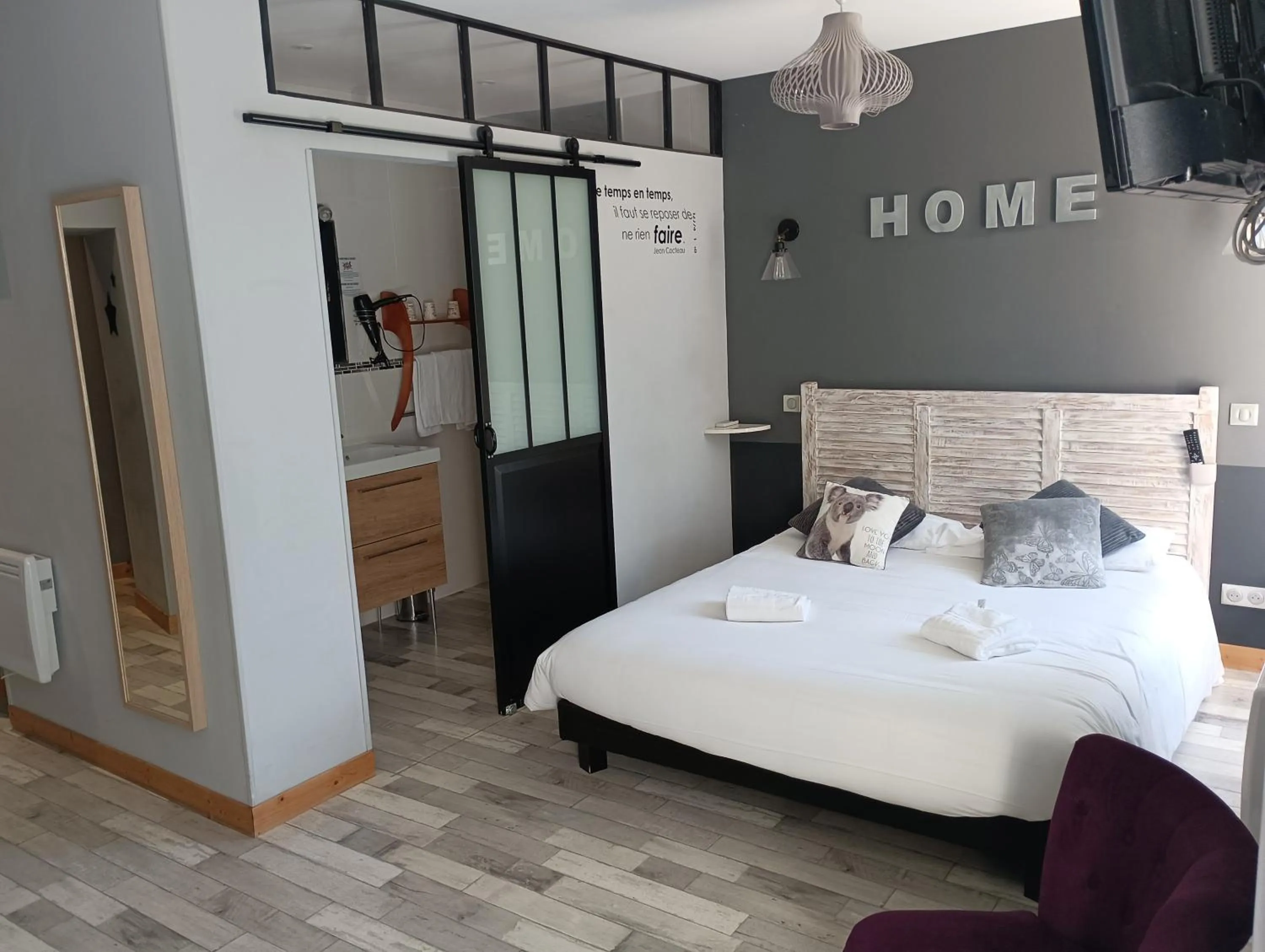 Bed in Hôtel Le P'tit Monde