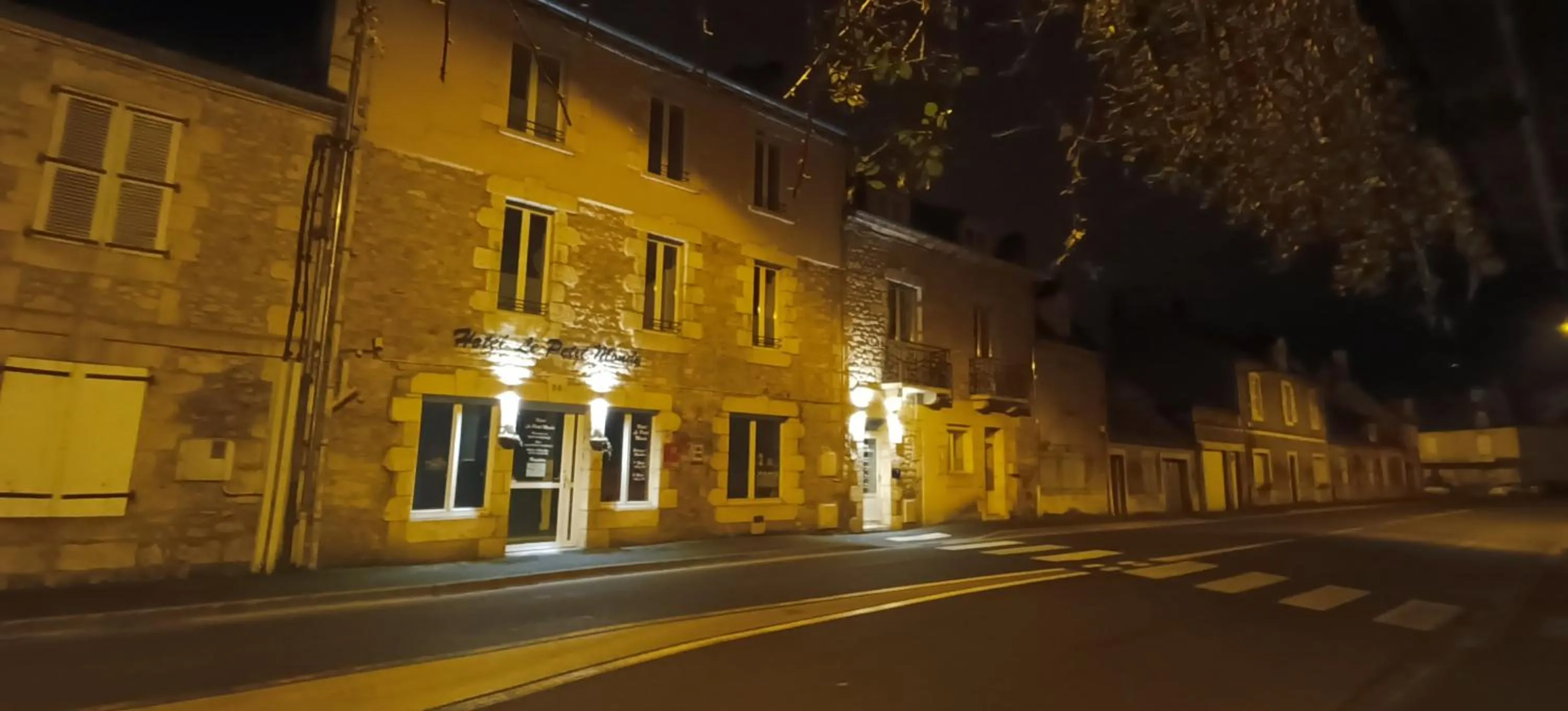 Property building in Hôtel Le P'tit Monde