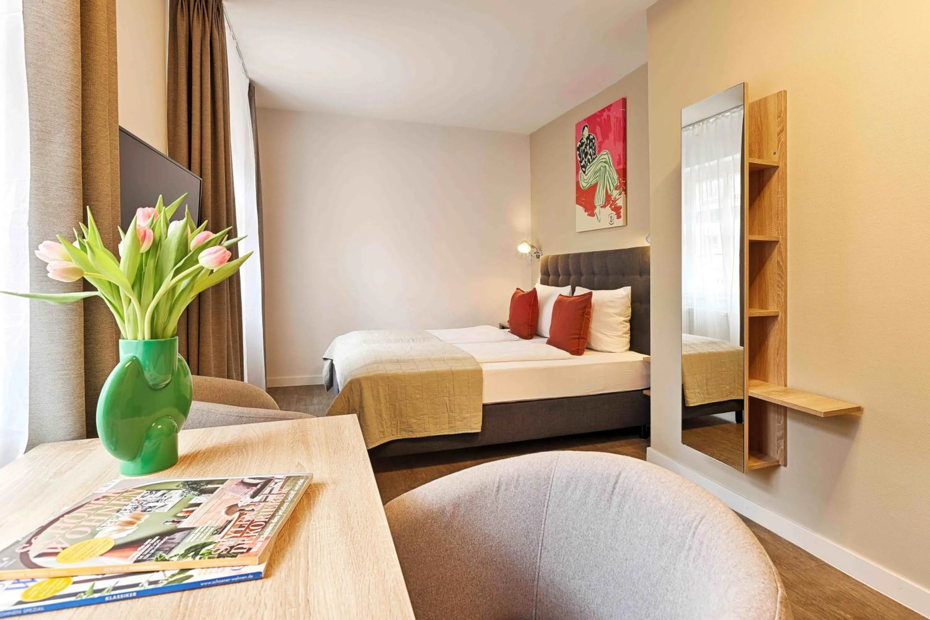 Photo of the whole room, Bed in Hotel Zur Stadt Mainz in Würzburger Innenstadt