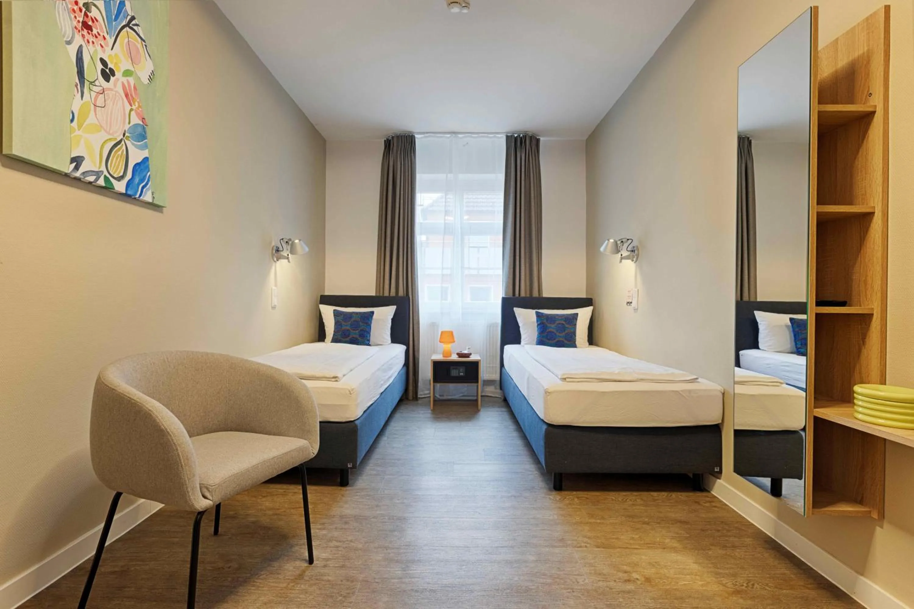 Photo of the whole room, Bed in Hotel Zur Stadt Mainz in Würzburger Innenstadt