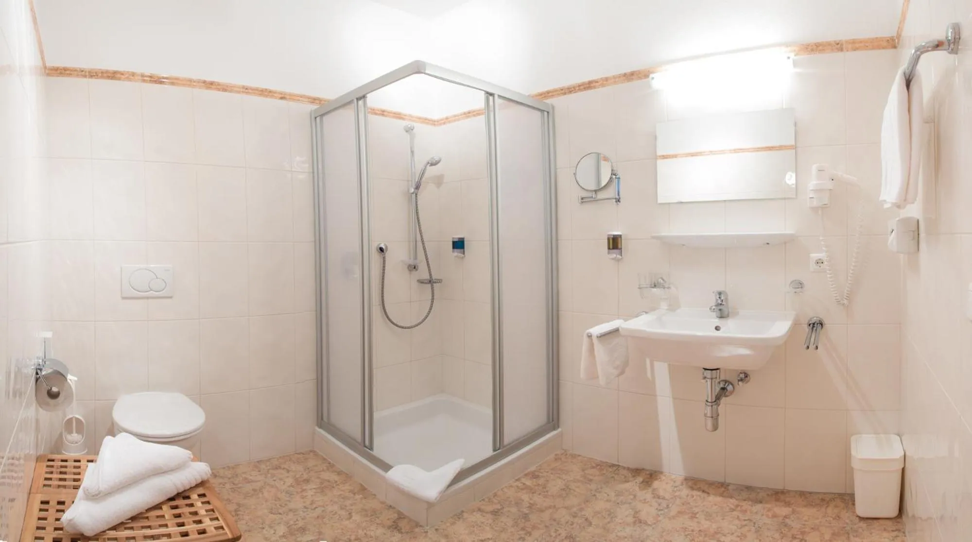 Bathroom in Hotel Karl Schranz