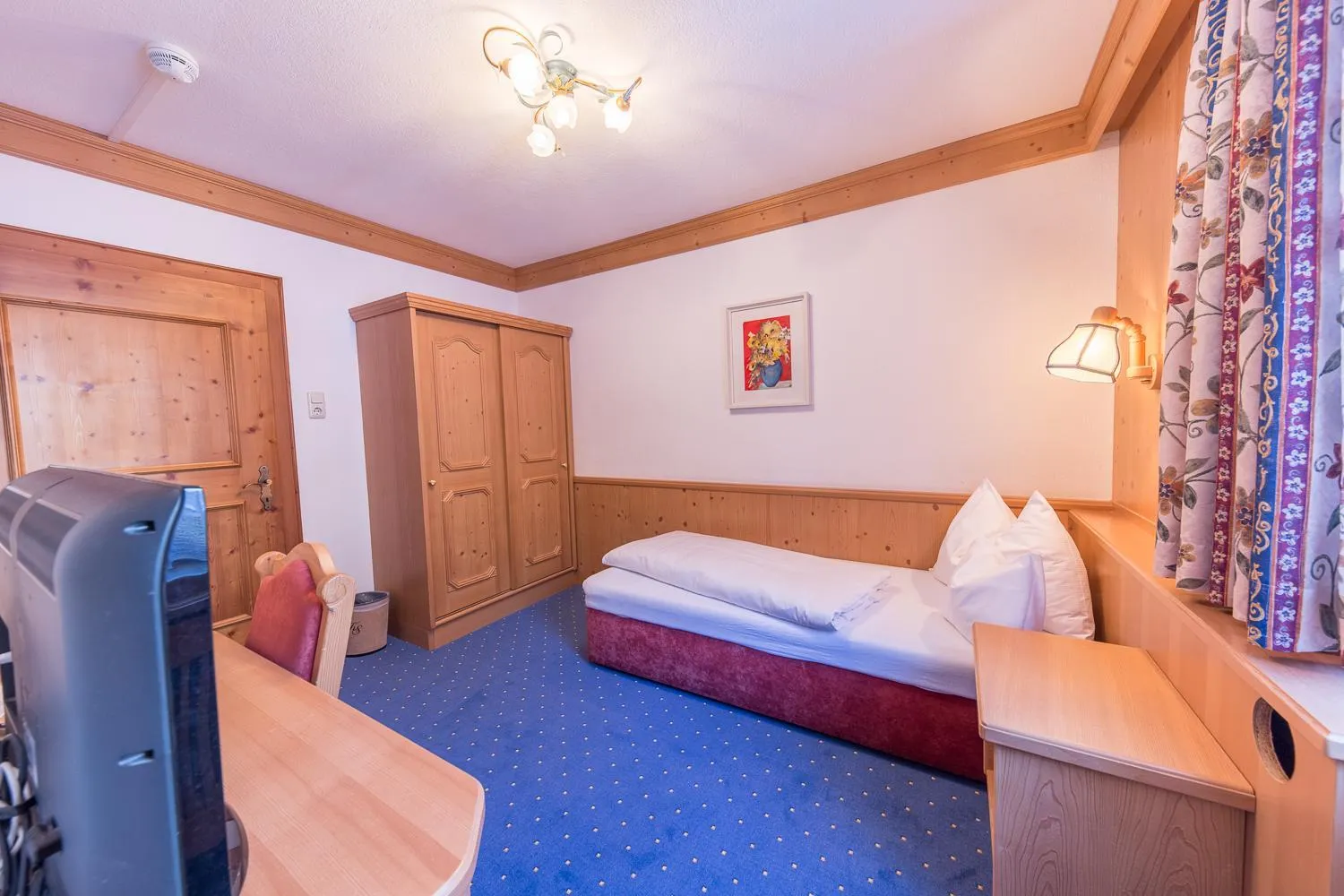 Photo of the whole room, Bed in Hotel Karl Schranz