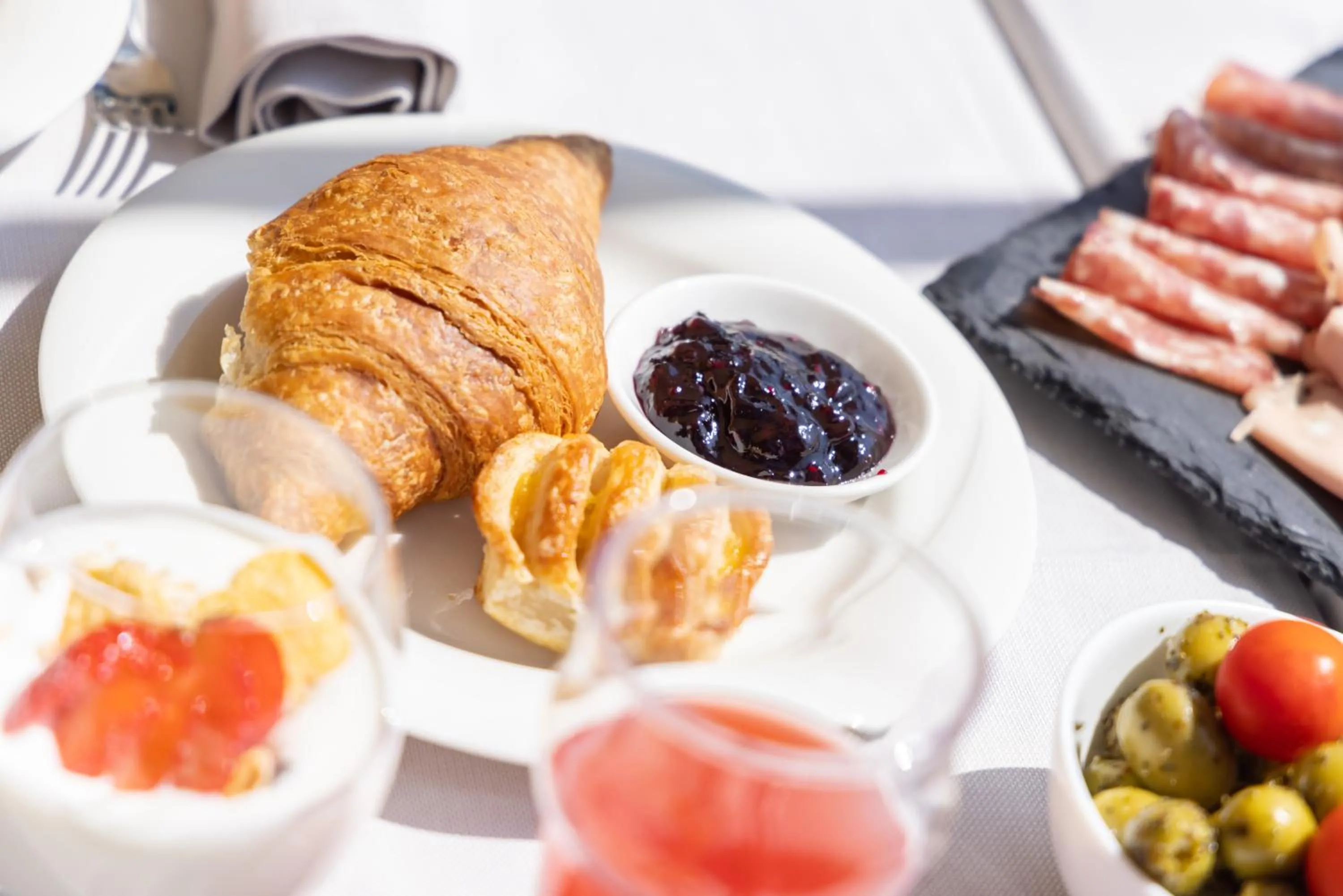 Breakfast in Hotel Meandro - Lake View