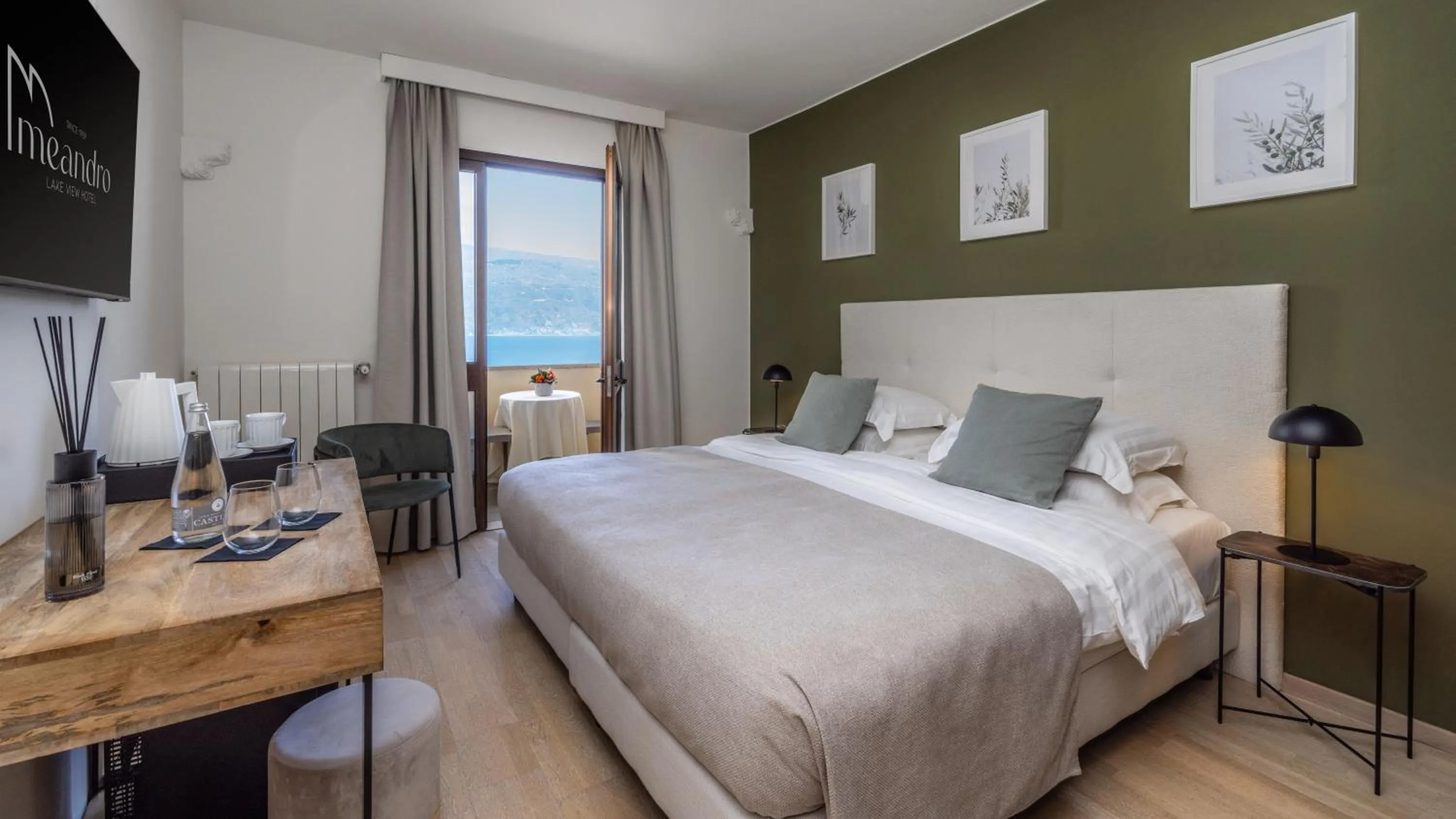 Bedroom, Bed in Hotel Meandro - Lake View