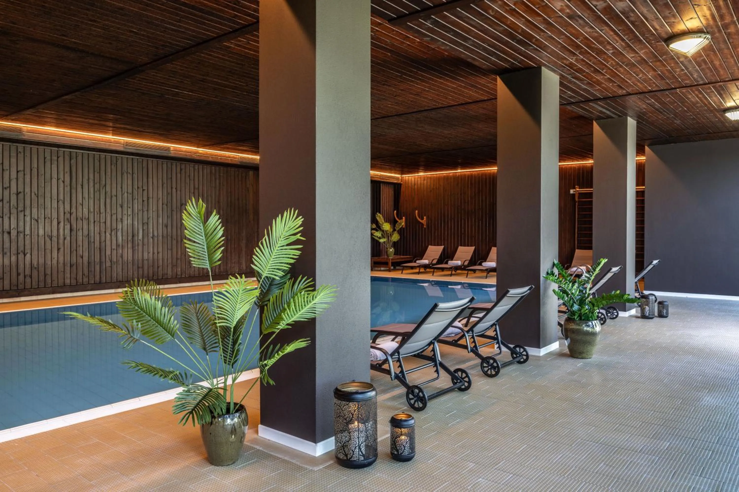 Swimming pool in Hotel Meandro - Lake View