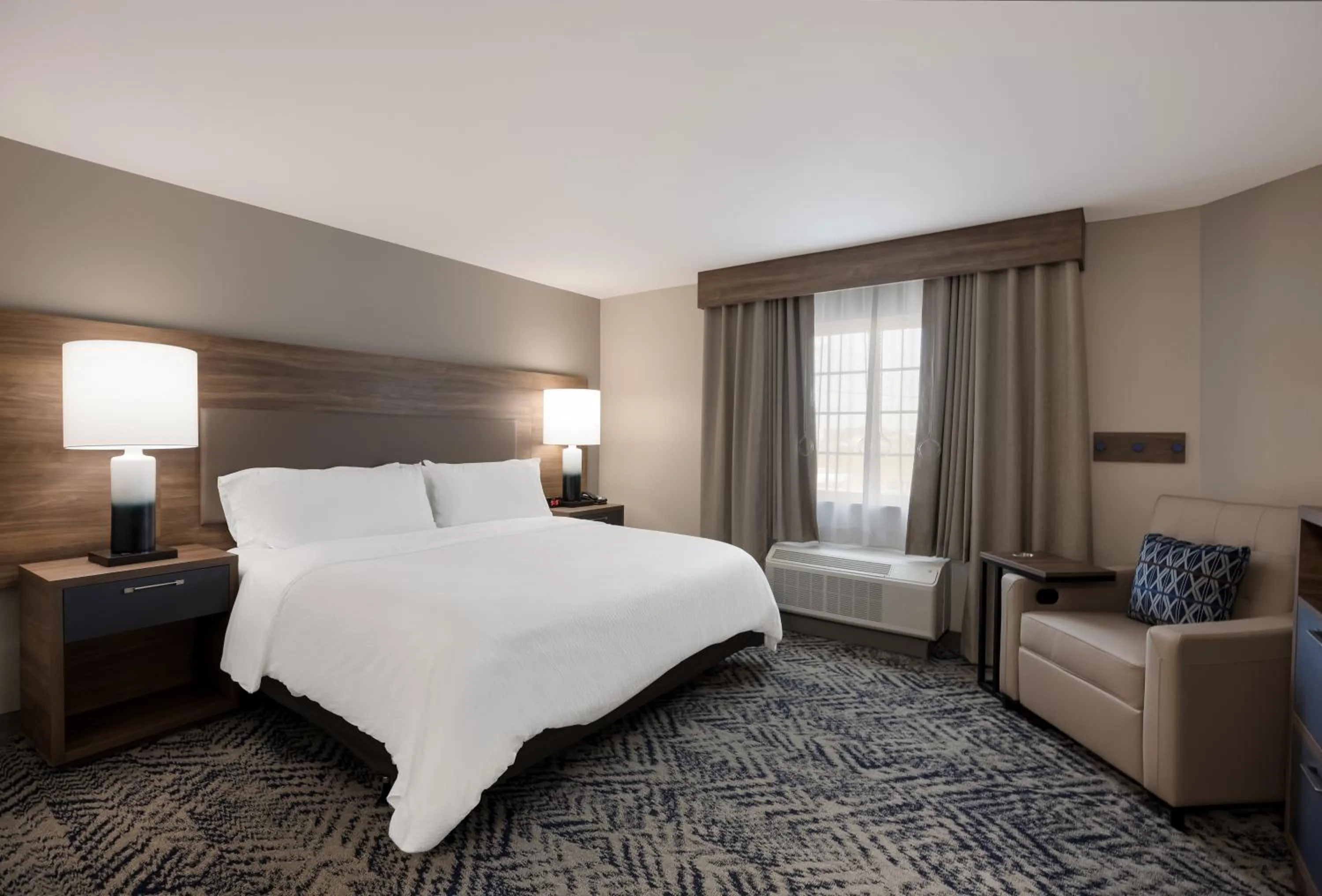 Bed in Candlewood Suites Lafayette - River Ranch by IHG