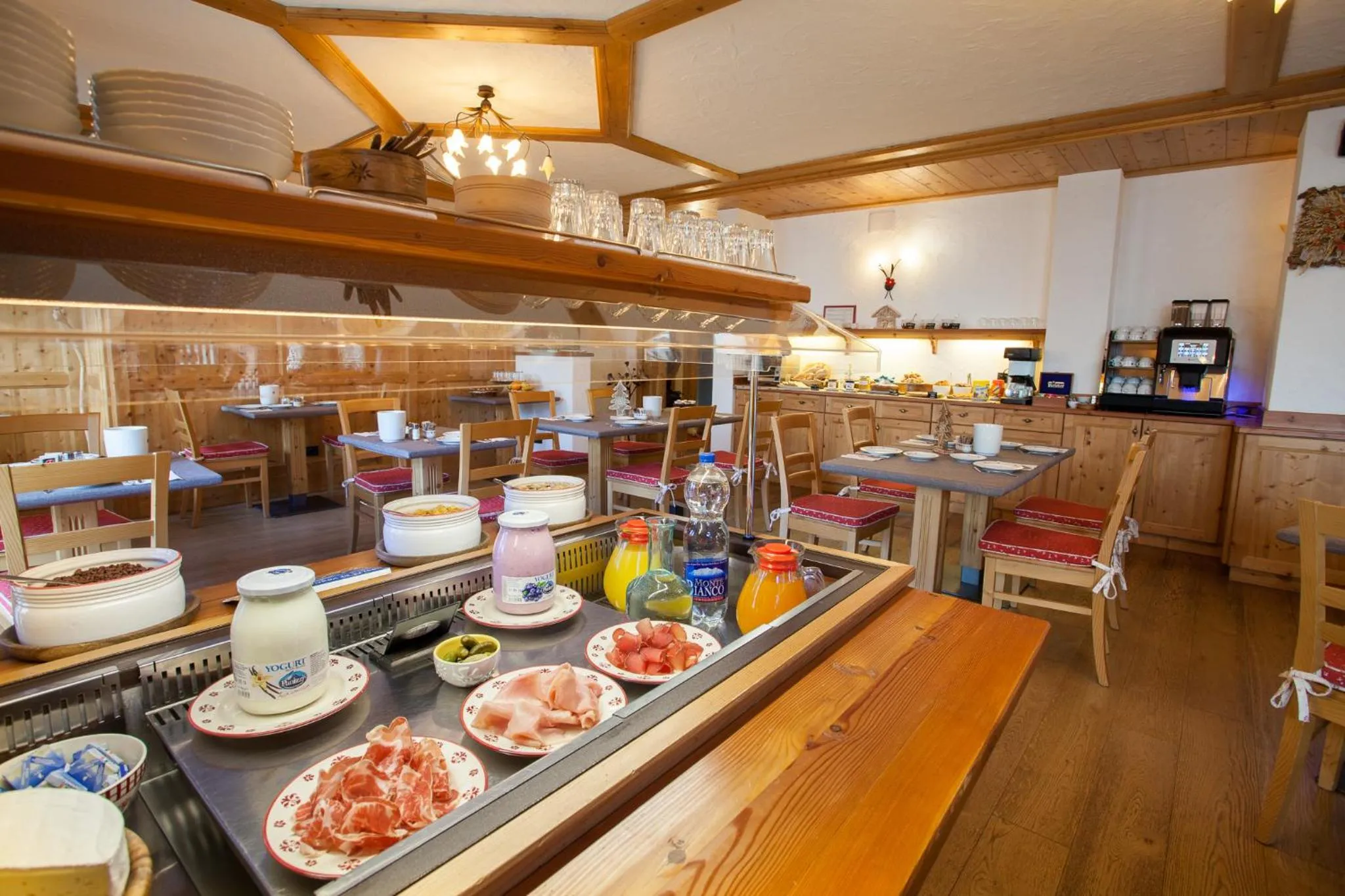 Buffet breakfast in Hotel Vallée Blanche Courmayeur