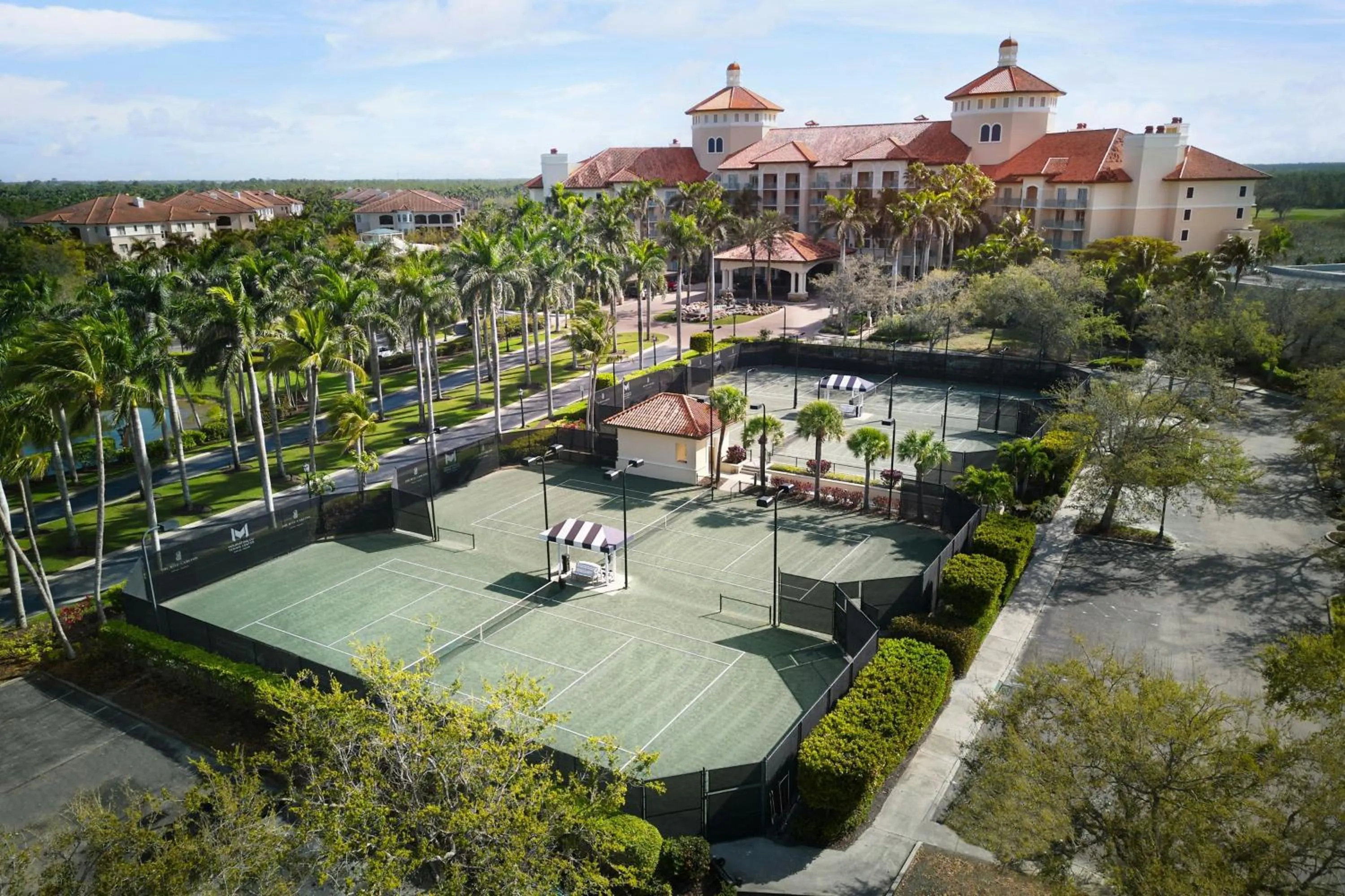 Tennis court in The Ritz-Carlton Naples, Tiburon
