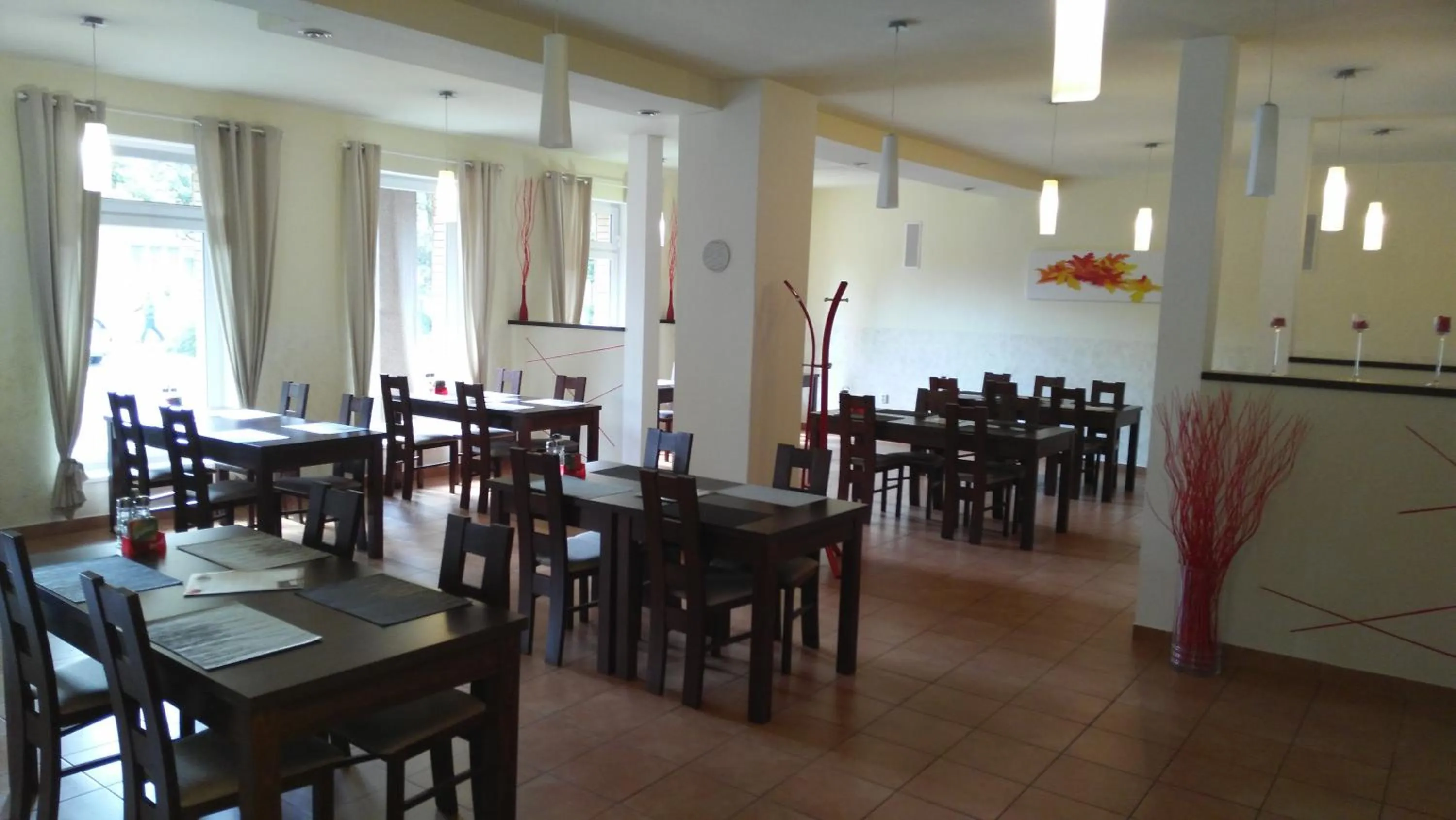Restaurant/places to eat in Hotel Zannam