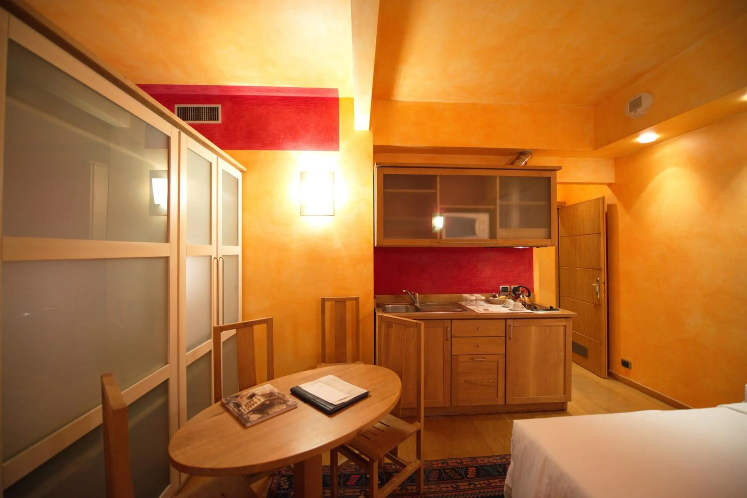 Kitchen or kitchenette, Bed in Appartamenti Porta Nuova 80