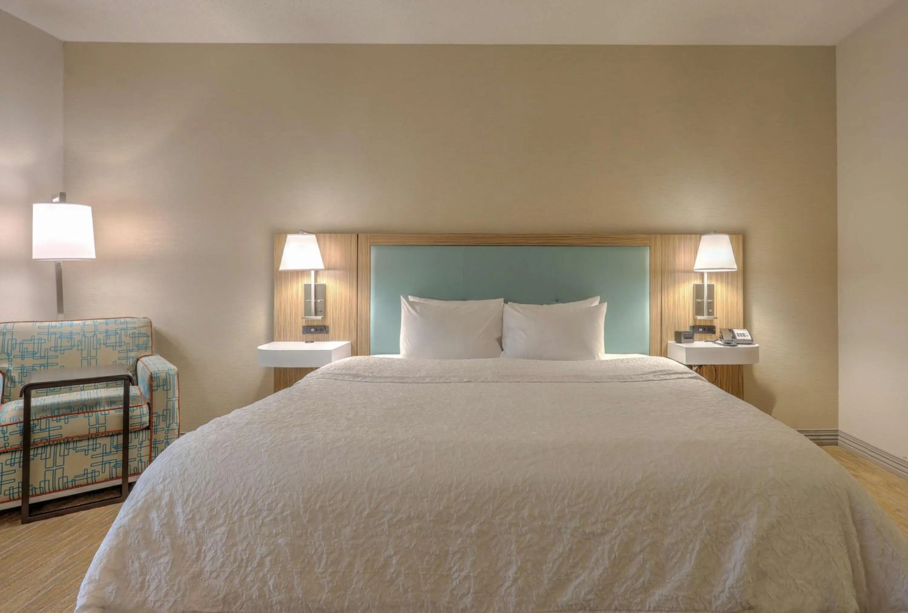 Bed in Hampton Inn Batavia