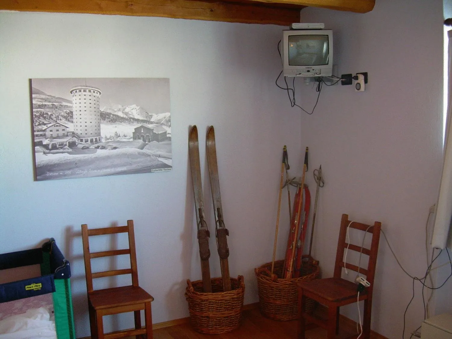 Seating area in Tana Della Volpe