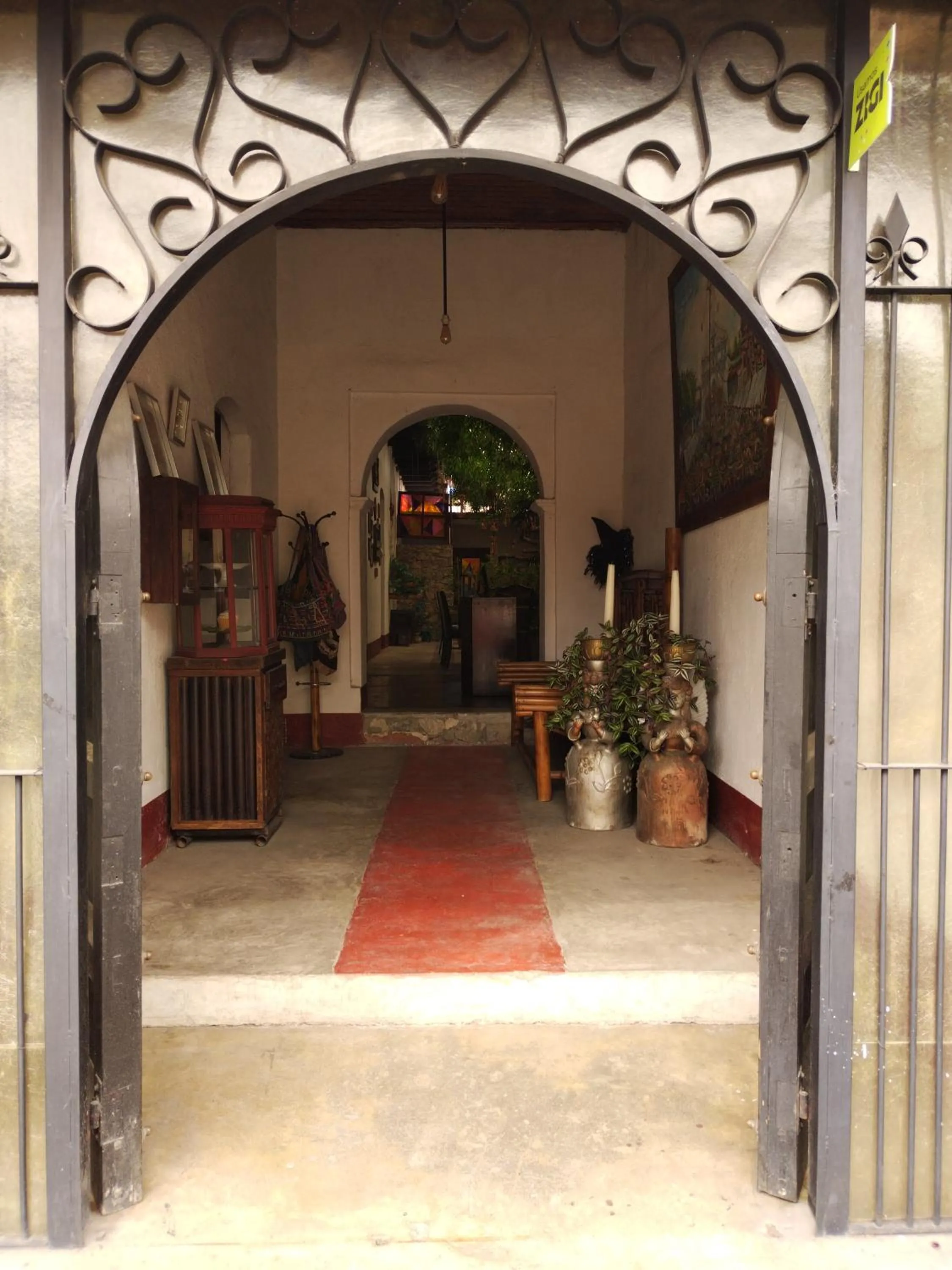 Facade/entrance in Hotel Casa Chapultepec