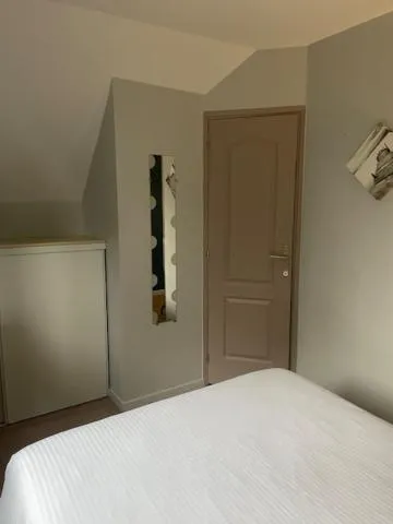 Bed in Hôtel Restaurant Logis Coté Lac