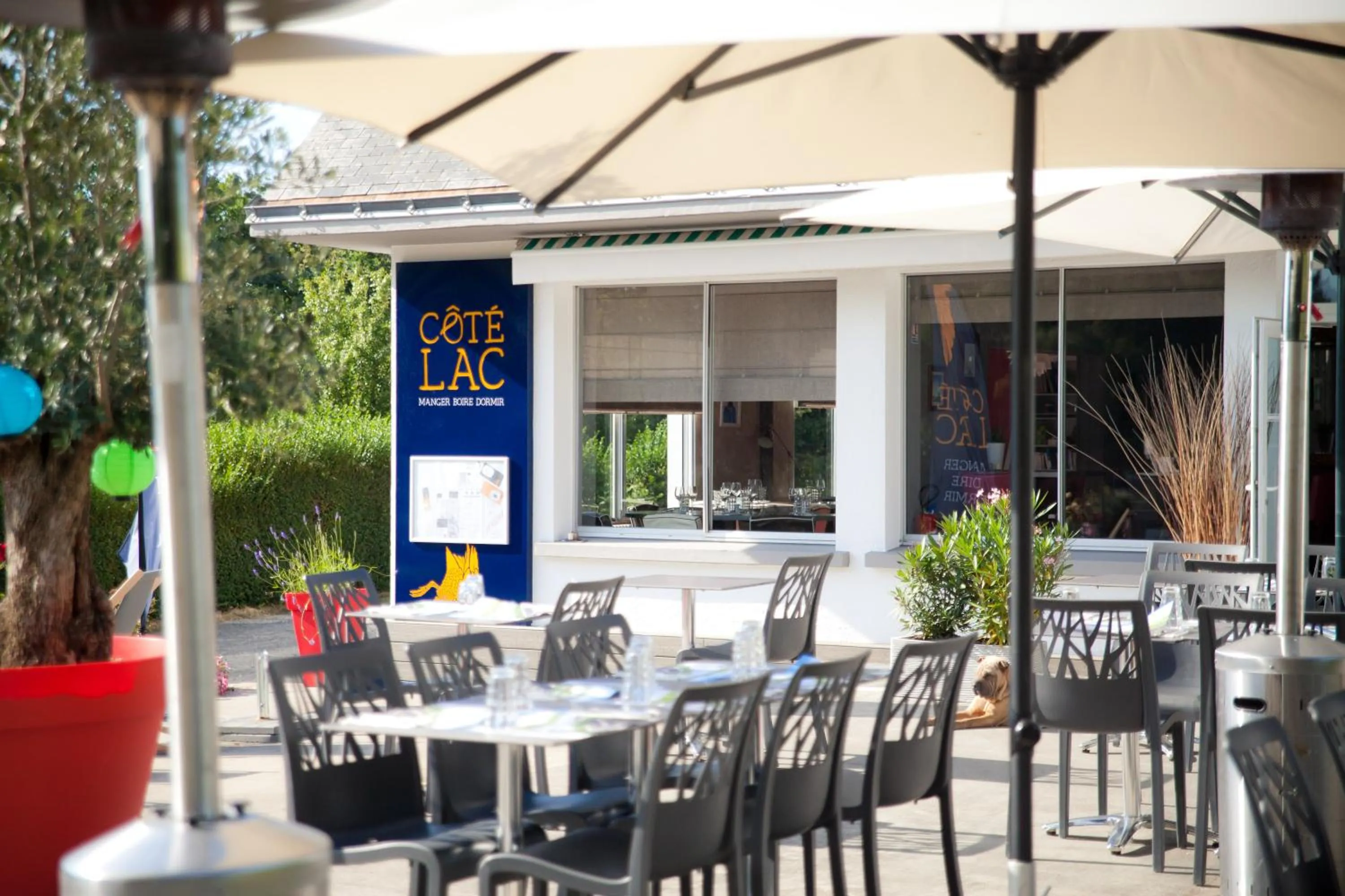 Garden view in Hôtel Restaurant Logis Coté Lac