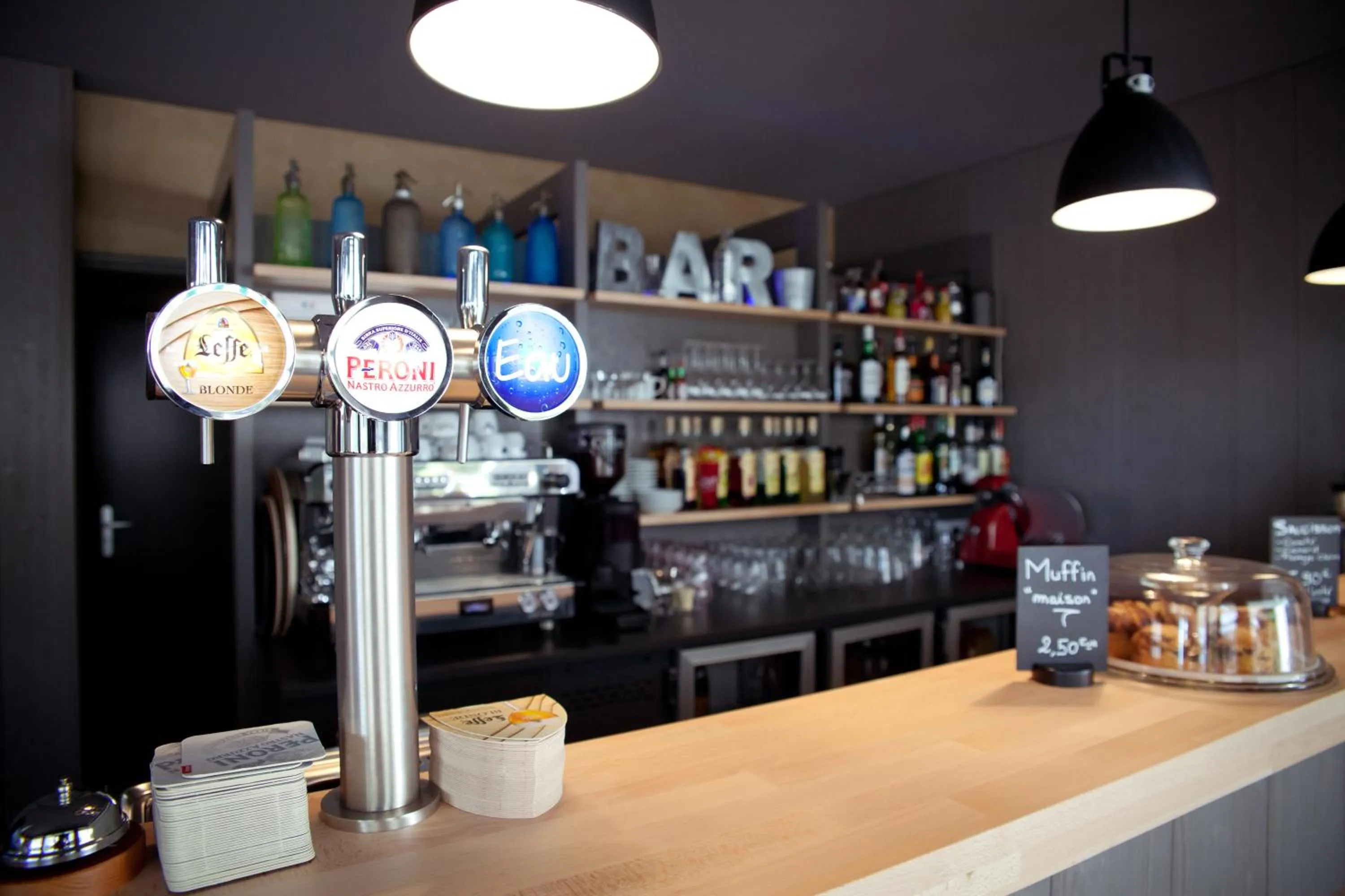 Lounge or bar in Hôtel Restaurant Logis Coté Lac