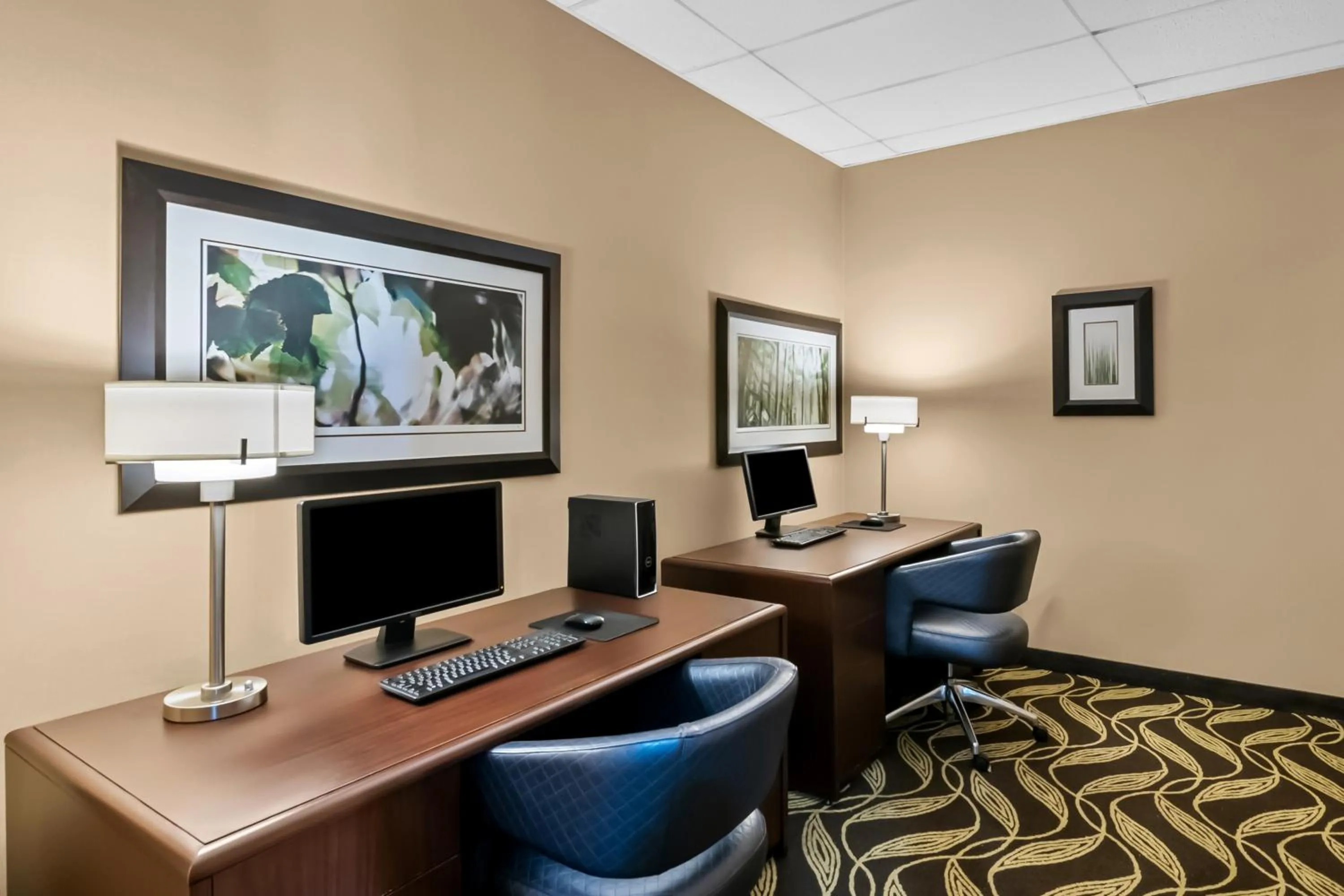 Business facilities in Clarion Inn North Haven - New Haven North