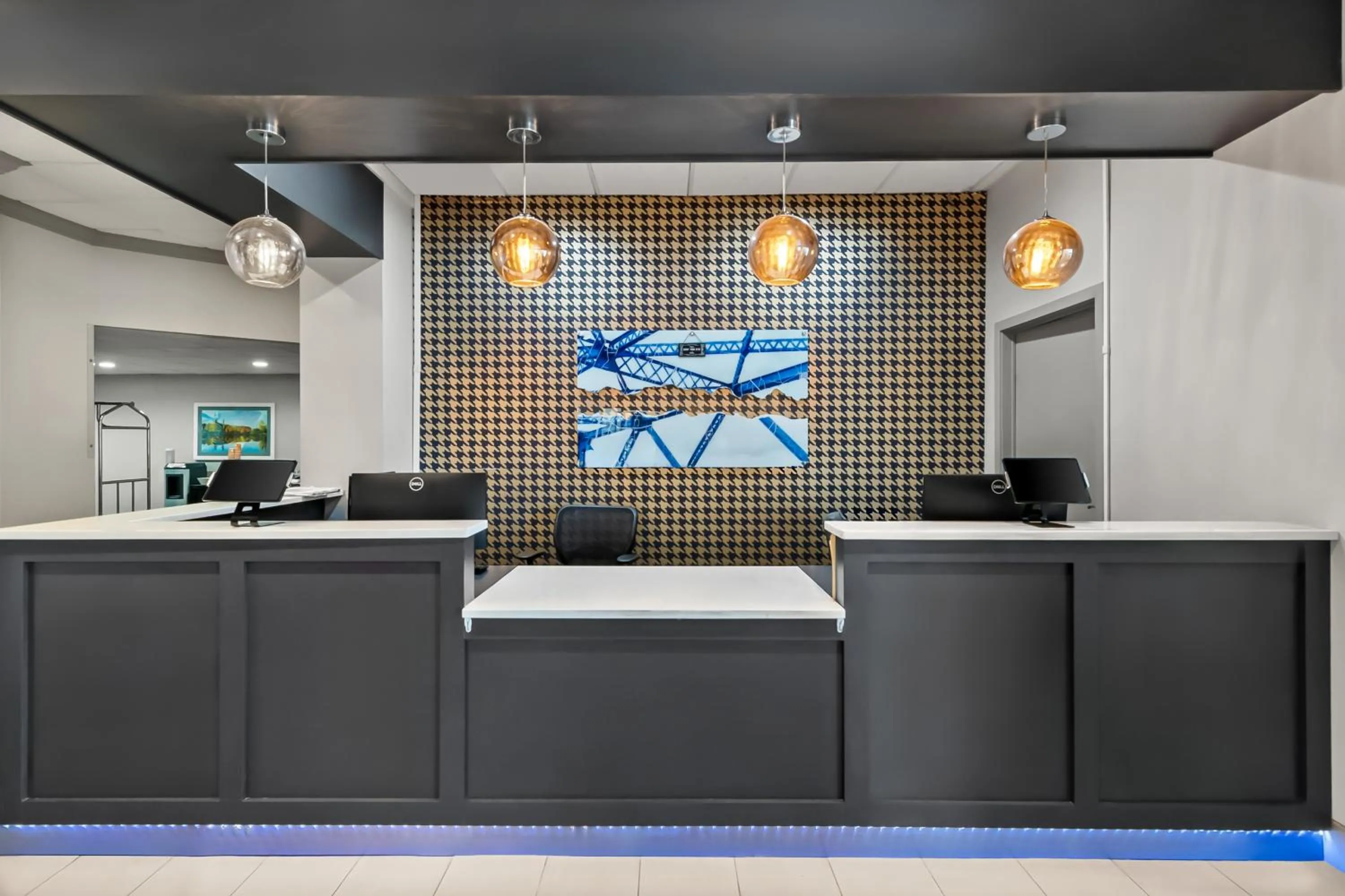 Lobby or reception in Clarion Inn North Haven - New Haven North